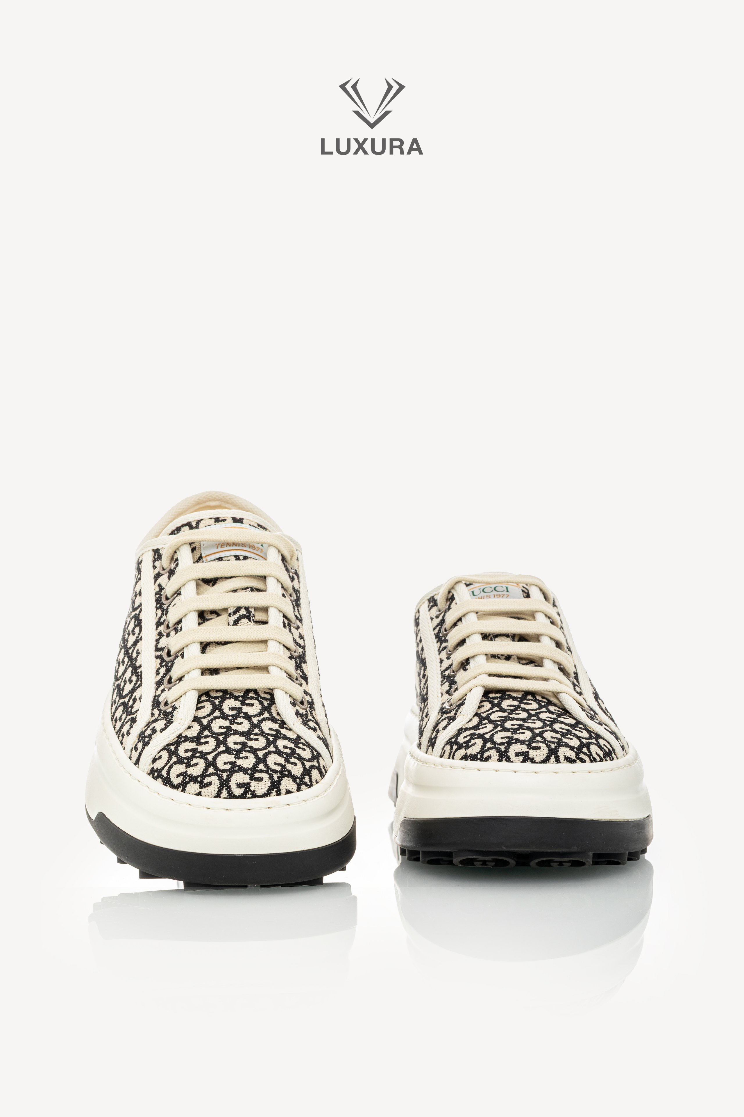 <span style="font-size: 10px;letter-spacing: .15em">HARD TO FIND</span><br>            <strong>GUCCI</strong><br>            <div style="margin-top:10px;font-size:16px">Monogram Jacquard 1977 Tennis Platform Sneakers Black Mystic White 39.5</div><br> - Image 6