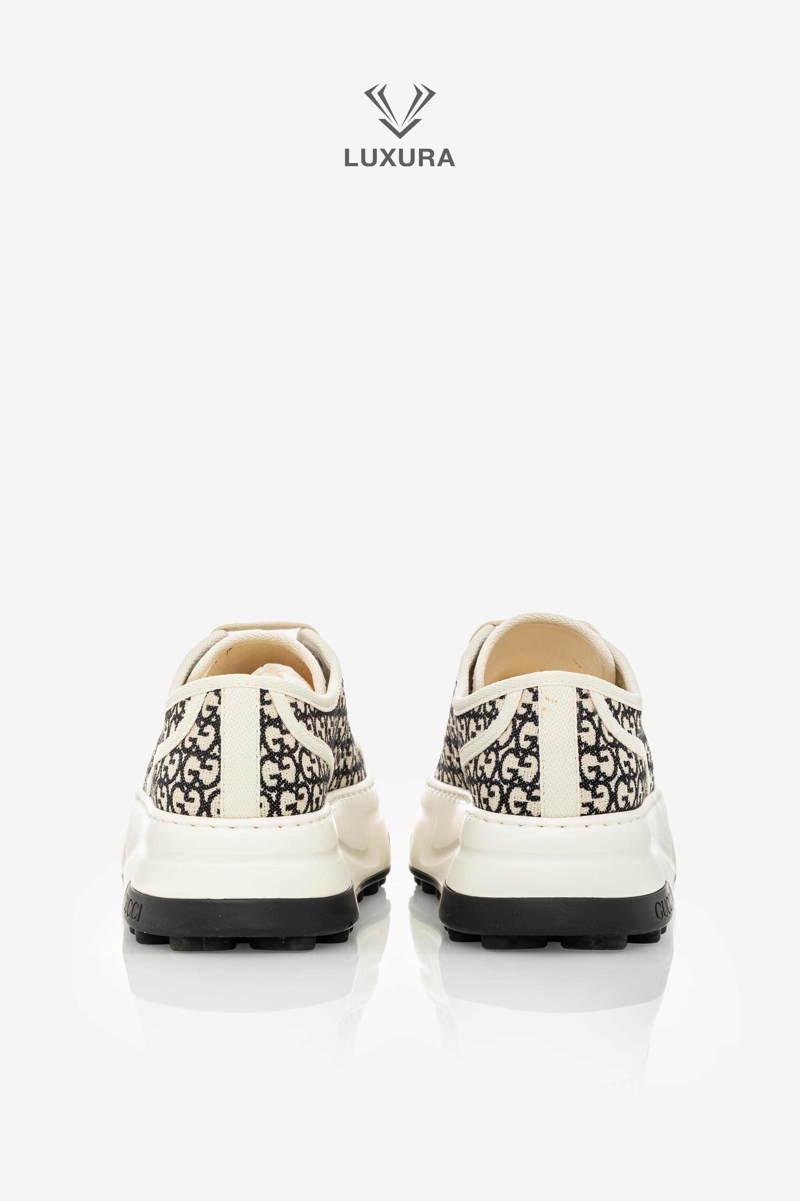 <span style="font-size: 10px;letter-spacing: .15em">HARD TO FIND</span><br>            <strong>GUCCI</strong><br>            <div style="margin-top:10px;font-size:16px">Monogram Jacquard 1977 Tennis Platform Sneakers Black Mystic White 39.5</div><br> - Image 11