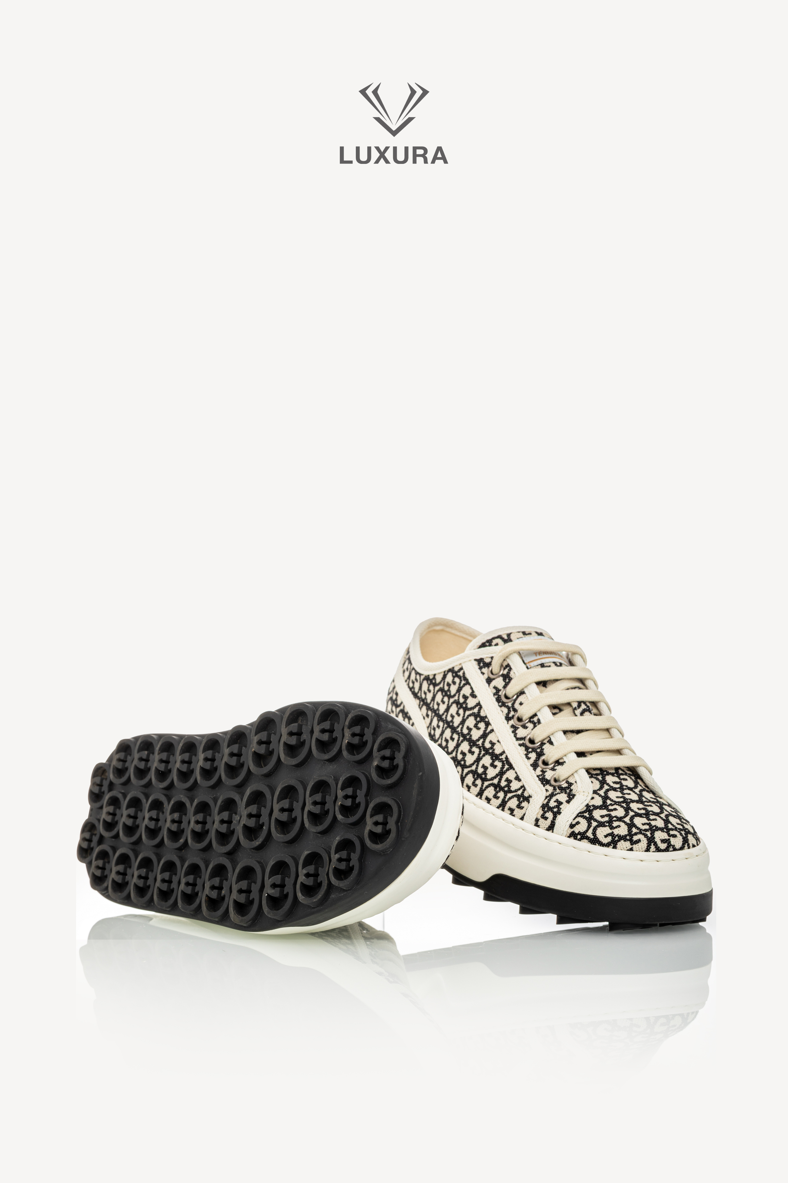<span style="font-size: 10px;letter-spacing: .15em">HARD TO FIND</span><br>            <strong>GUCCI</strong><br>            <div style="margin-top:10px;font-size:16px">Monogram Jacquard 1977 Tennis Platform Sneakers Black Mystic White 39.5</div><br> - Image 24
