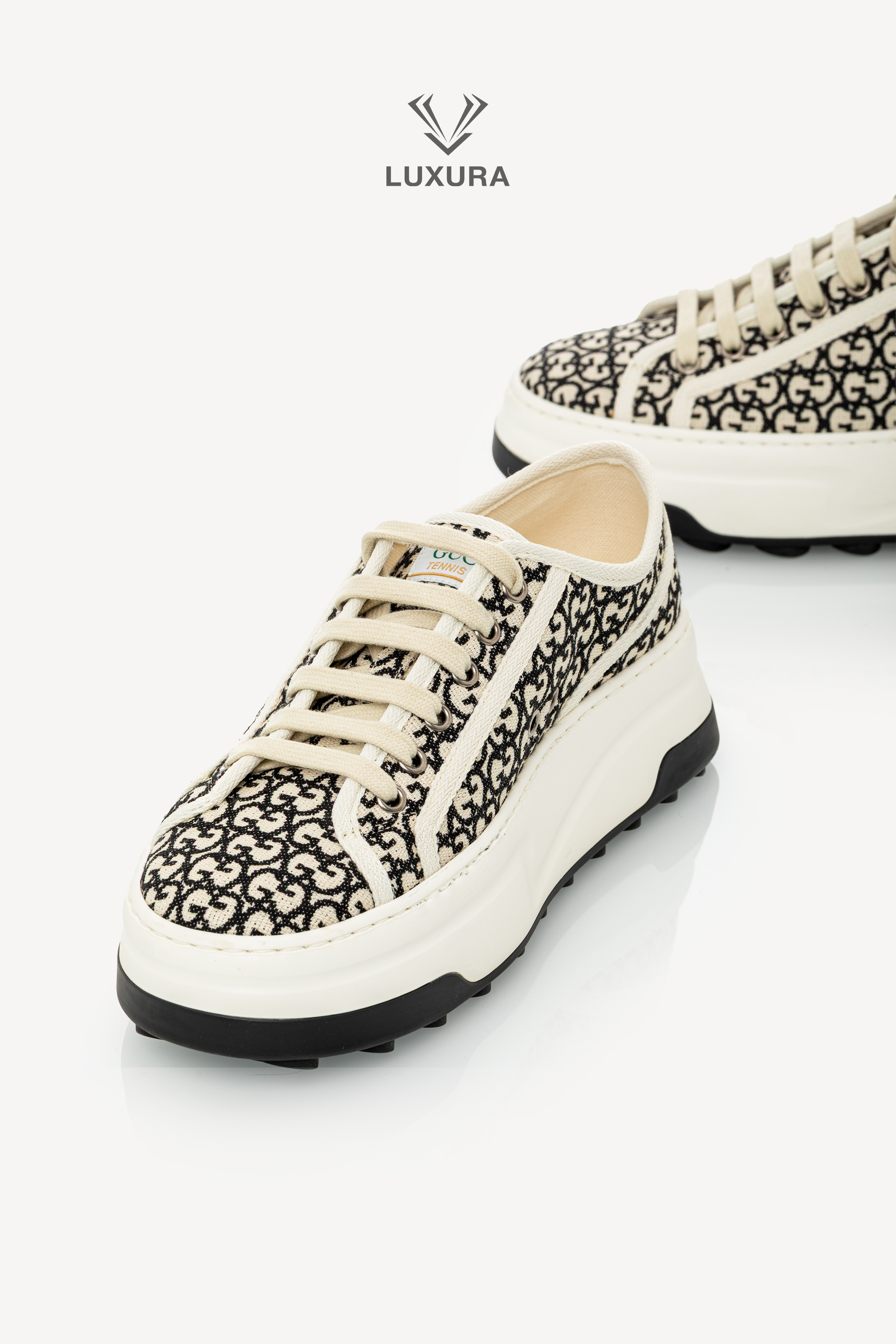 <span style="font-size: 10px;letter-spacing: .15em">HARD TO FIND</span><br>            <strong>GUCCI</strong><br>            <div style="margin-top:10px;font-size:16px">Monogram Jacquard 1977 Tennis Platform Sneakers Black Mystic White 39.5</div><br> - Image 4