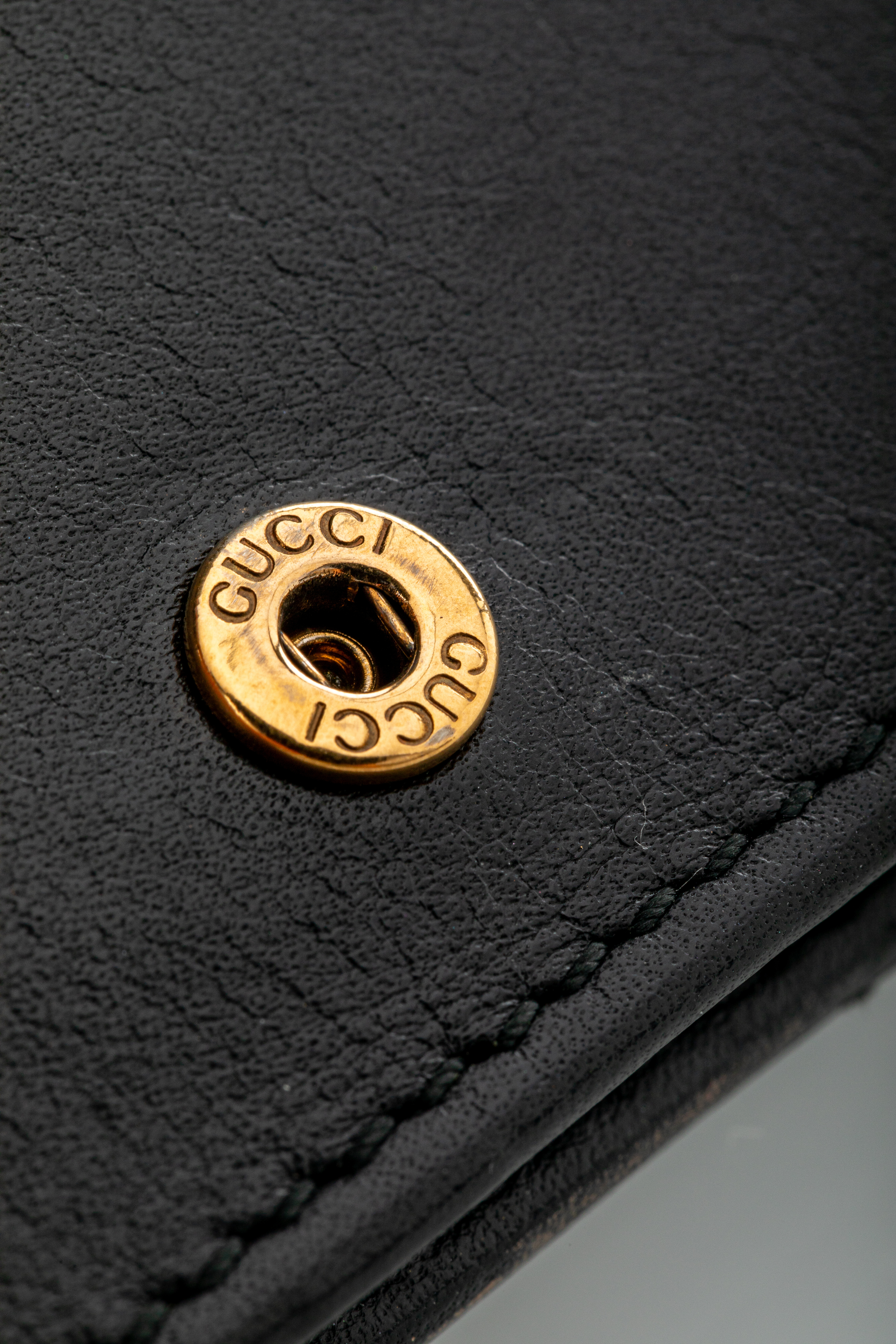 <span style="font-size: 10px;letter-spacing: .15em">HARD TO FIND</span><br> <strong>GUCCI</strong><br> <div style="margin-top:10px;font-size:16px">Leather Cicada GG Marmont Card Case Black</div><br> - Image 10