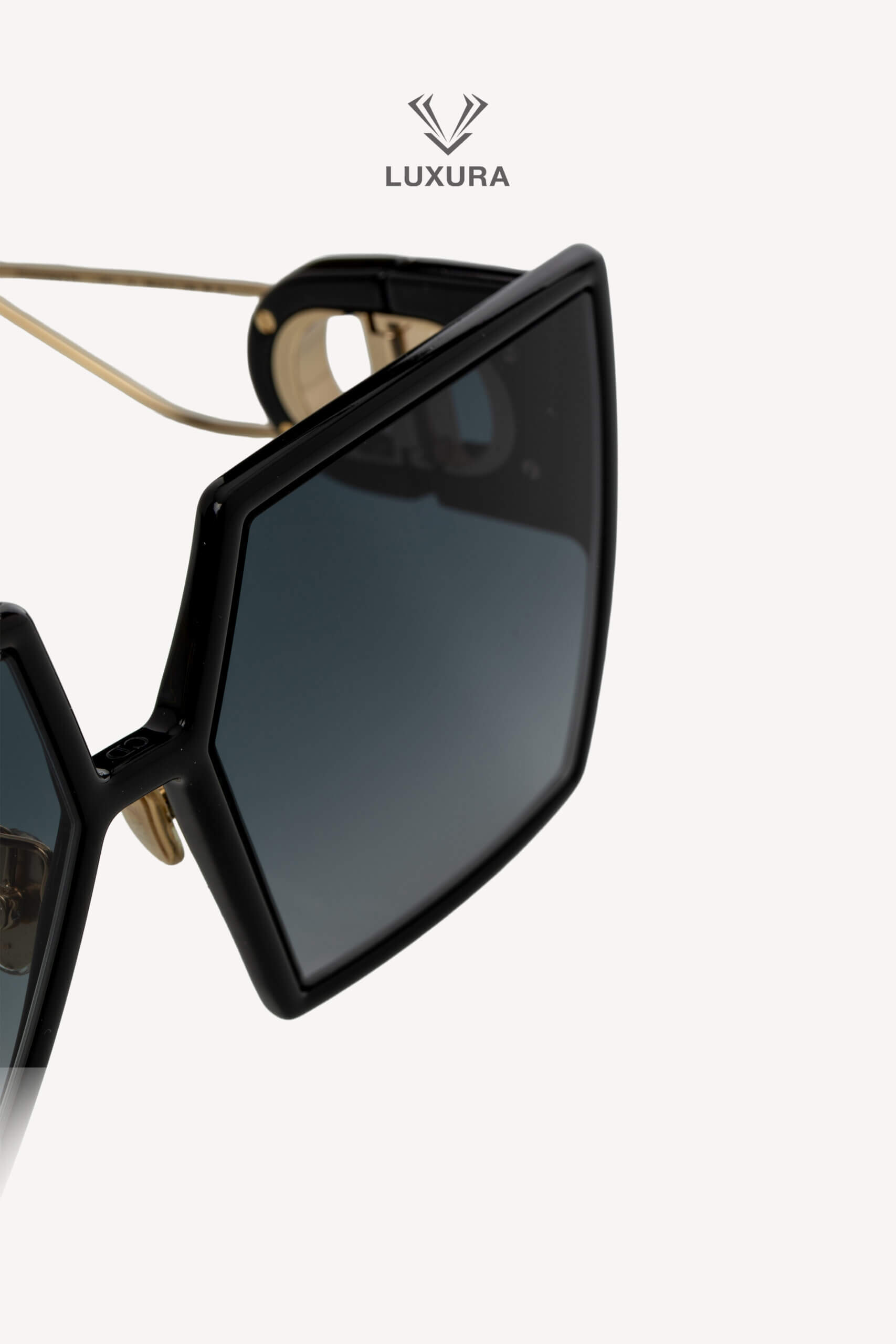 <span style="font-size: 10px;letter-spacing: .15em">HARD TO FIND</span><br> <strong>CHRISTIAN DIOR</strong><br> <div style="margin-top:10px;font-size:16px">Sunglasses 30Montaigne SU 12A1</div><br> - Image 9