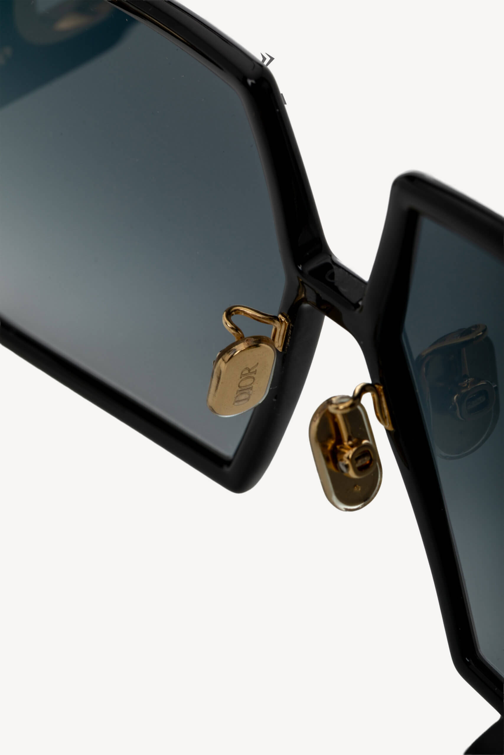 <span style="font-size: 10px;letter-spacing: .15em">HARD TO FIND</span><br> <strong>CHRISTIAN DIOR</strong><br> <div style="margin-top:10px;font-size:16px">Sunglasses 30Montaigne SU 12A1</div><br> - Image 10