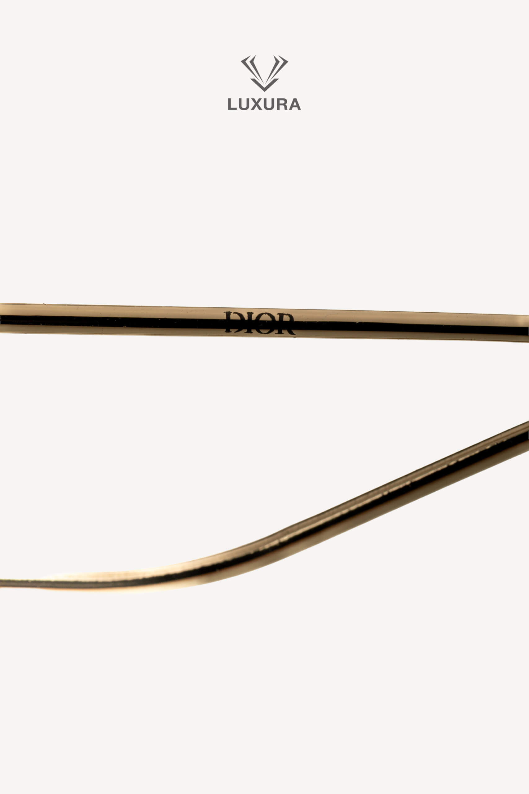 <span style="font-size: 10px;letter-spacing: .15em">HARD TO FIND</span><br> <strong>CHRISTIAN DIOR</strong><br> <div style="margin-top:10px;font-size:16px">Sunglasses 30Montaigne SU 12A1</div><br> - Image 17