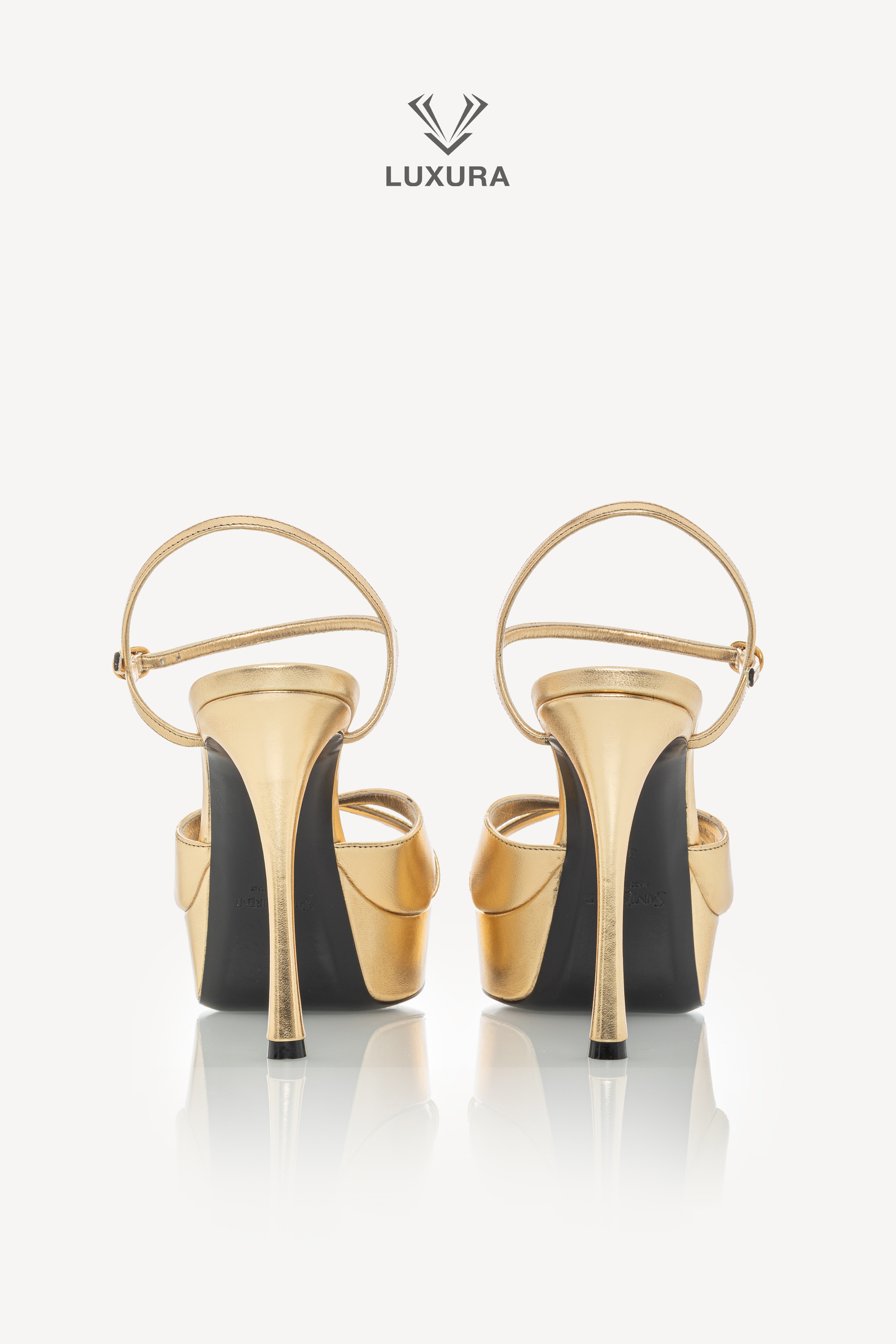 <span style="font-size: 10px;letter-spacing: .15em">NEW COLLECTION</span><br>            <strong>SAINT LAURENT</strong><br>            <div style="margin-top:10px;font-size:16px">Metallic Debbie 85 Platform Sandal Gold 38</div><br> - Image 7