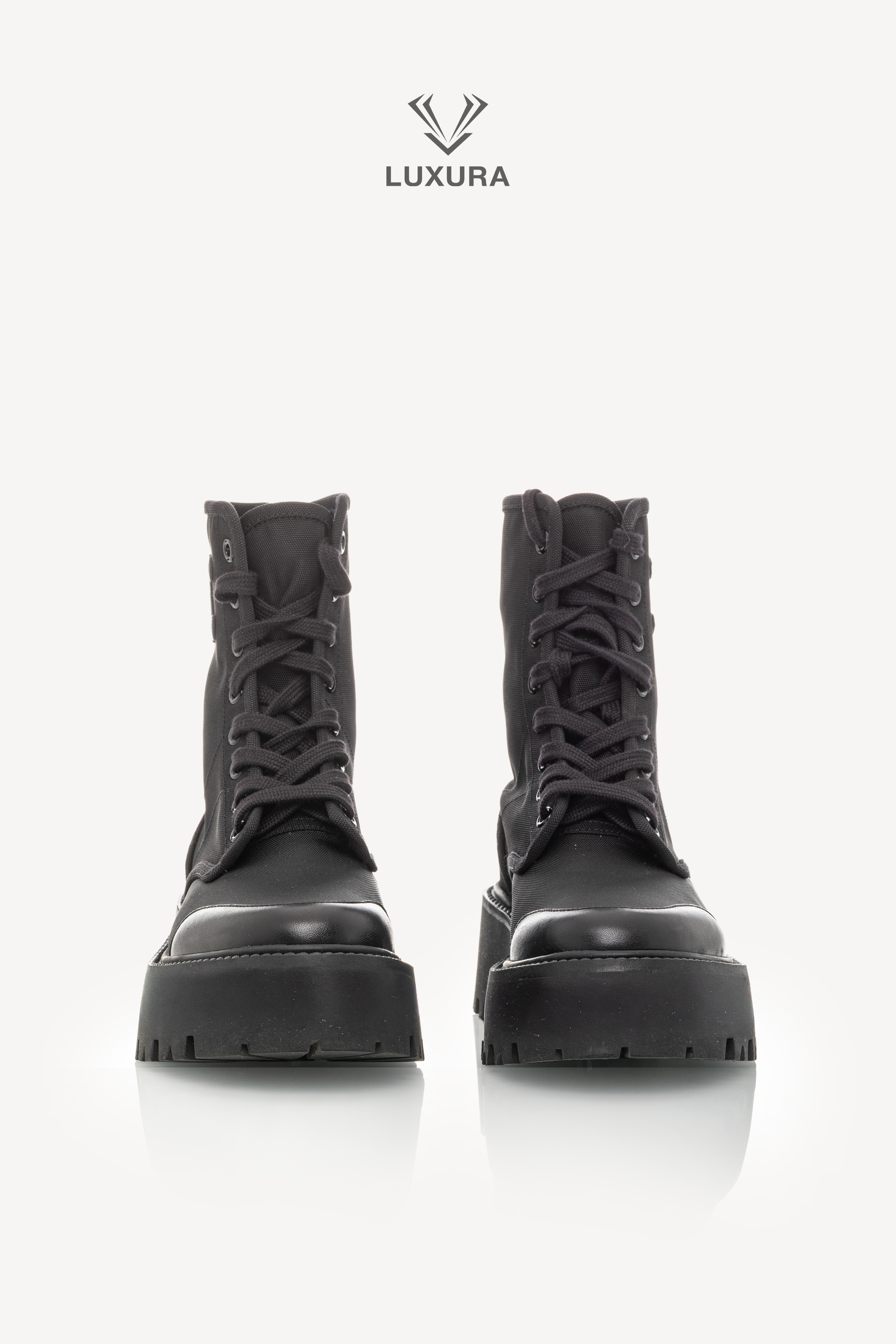<span style="font-size: 10px;letter-spacing: .15em">NEW COLLECTION</span><br>            <strong>CELINE</strong><br>            <div style="margin-top:10px;font-size:16px">Bulky Laced Up Boot In Nylon And Shinny Bull Black 36 ( true size 36.5 )</div><br> - Image 4