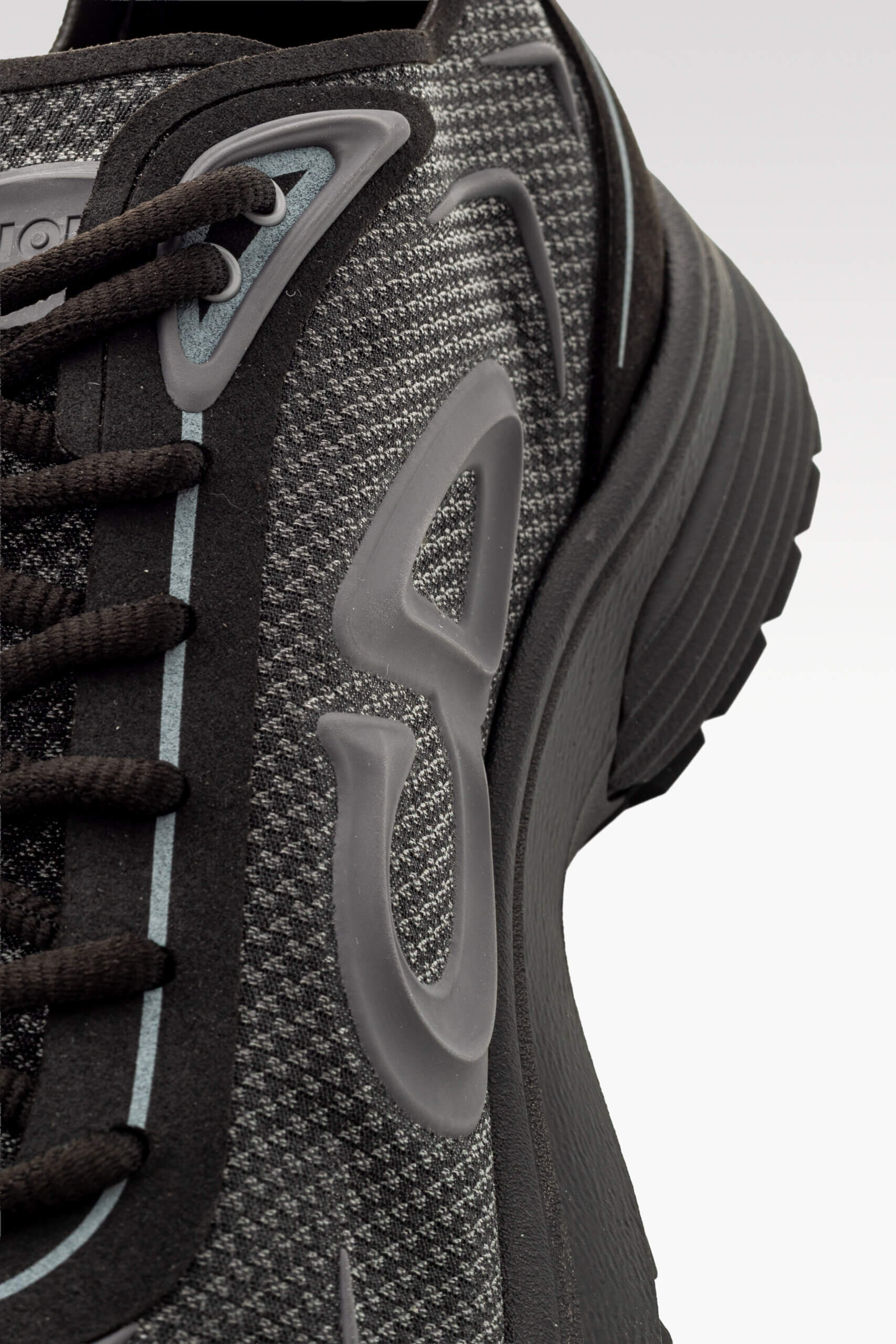 <span style="font-size: 10px;letter-spacing: .15em">NEW COLLECTION</span><br>            <strong>DIOR</strong><br>            <div style="margin-top:10px;font-size:16px">B30 Countdown Tech Sneaker Black Semi-Transparent N30 Nylon Black Gray 42 </div><br> - Image 14