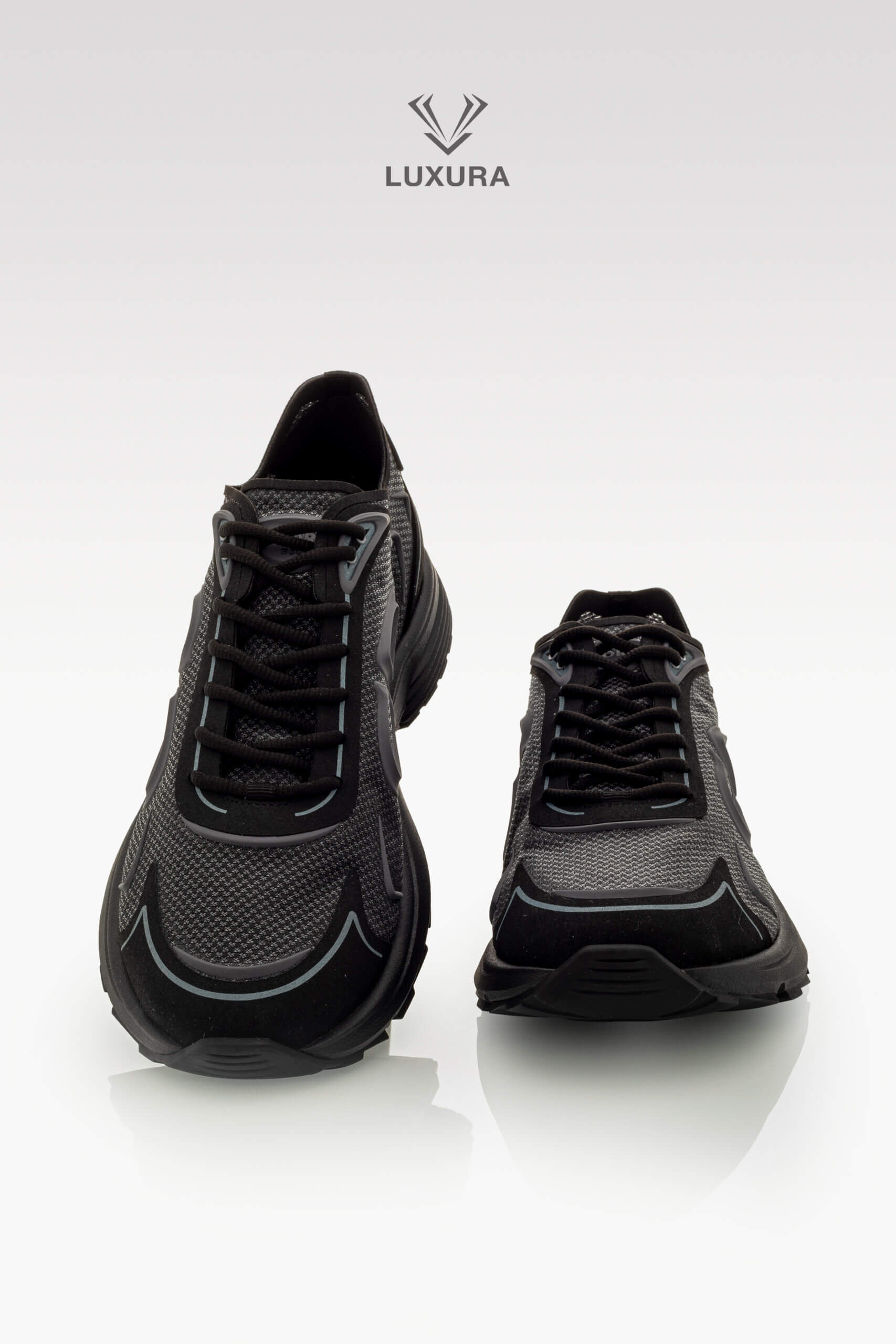 <span style="font-size: 10px;letter-spacing: .15em">NEW COLLECTION</span><br>            <strong>DIOR</strong><br>            <div style="margin-top:10px;font-size:16px">B30 Countdown Tech Sneaker Black Semi-Transparent N30 Nylon Black Gray 41</div><br> - Image 4