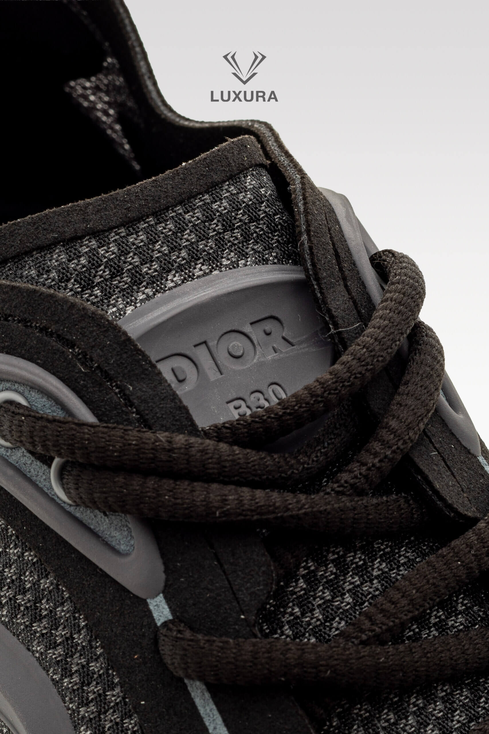 <span style="font-size: 10px;letter-spacing: .15em">NEW COLLECTION</span><br>            <strong>DIOR</strong><br>            <div style="margin-top:10px;font-size:16px">B30 Countdown Tech Sneaker Black Semi-Transparent N30 Nylon Black Gray 41</div><br> - Image 10