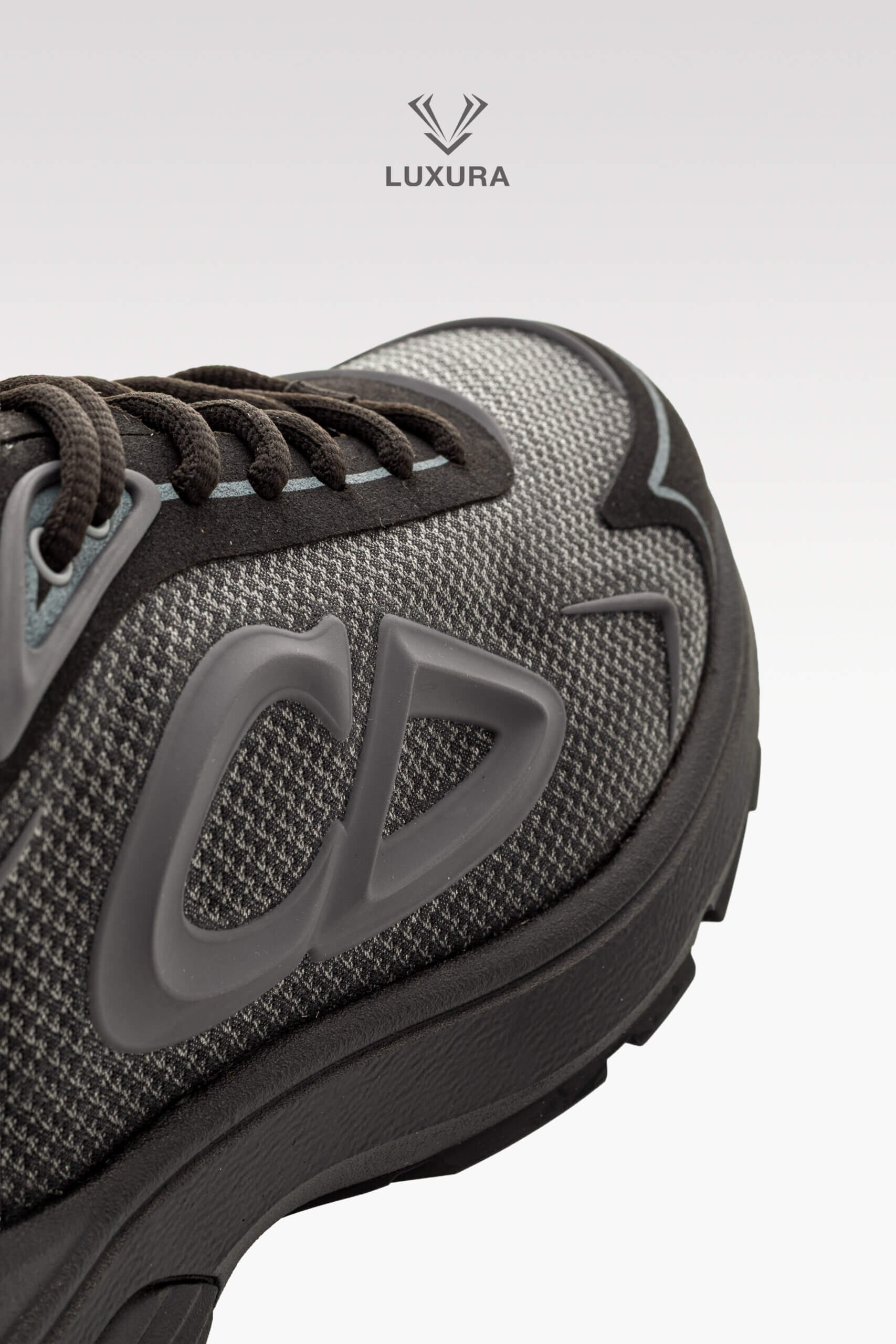 <span style="font-size: 10px;letter-spacing: .15em">NEW COLLECTION</span><br>            <strong>DIOR</strong><br>            <div style="margin-top:10px;font-size:16px">B30 Countdown Tech Sneaker Black Semi-Transparent N30 Nylon Black Gray 41</div><br> - Image 9