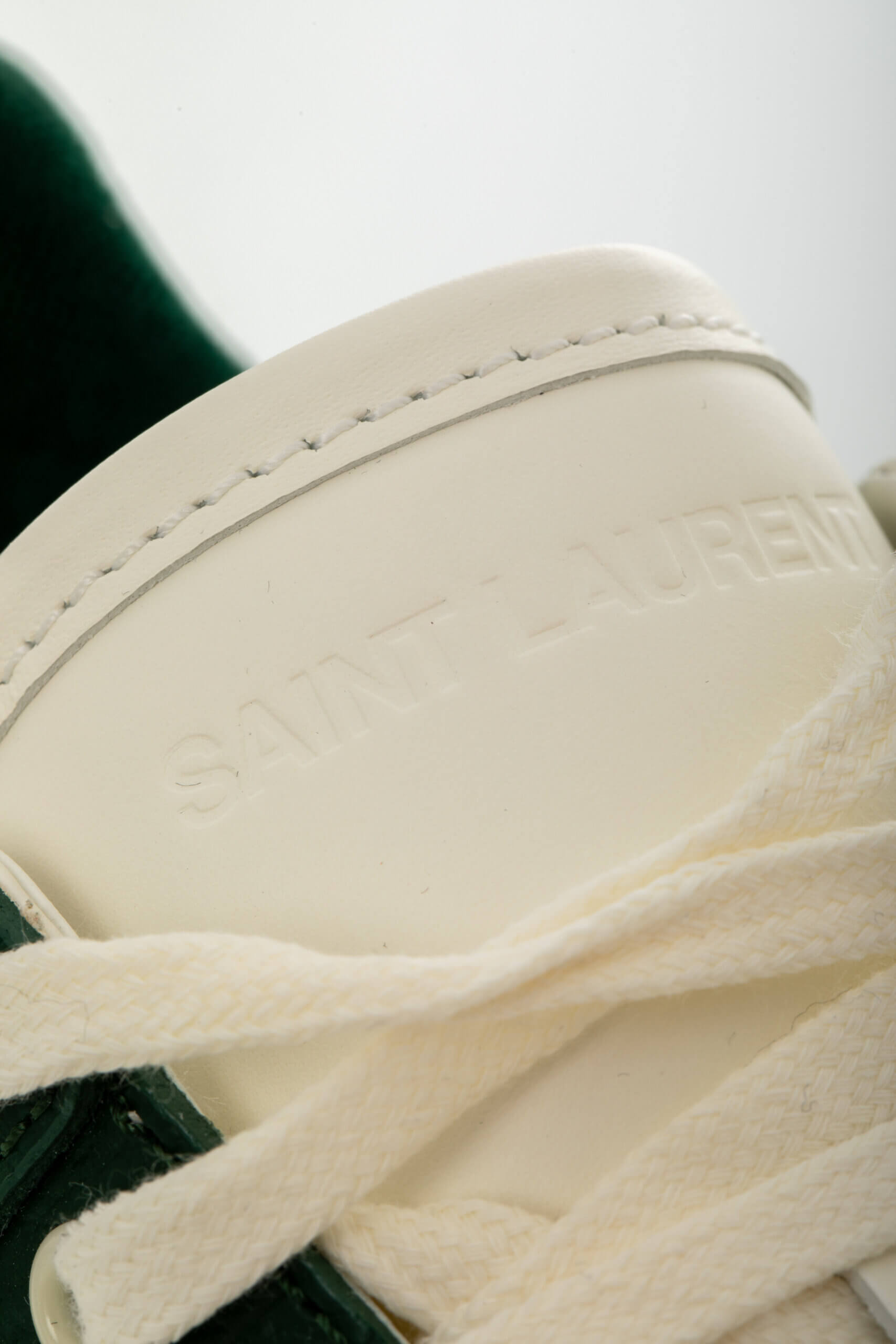 <span style="font-size: 10px;letter-spacing: .15em">BEST DEAL</span><br>            <strong>SAINT LAURENT</strong><br>            <div style="margin-top:10px;font-size:16px">SL/61 Sneakers in Smooth Leather White-Green 43.5</div><br> - Image 16