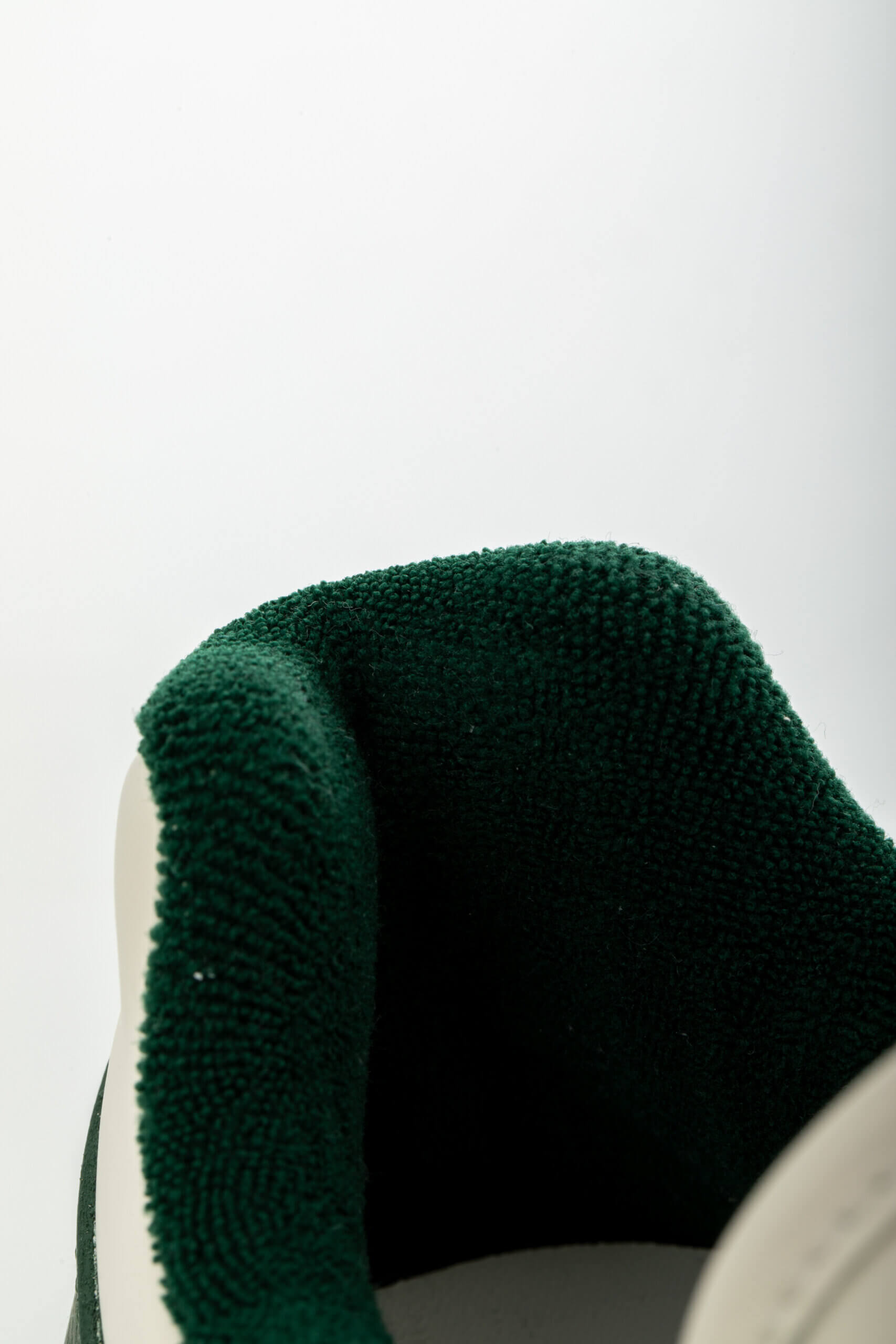 <span style="font-size: 10px;letter-spacing: .15em">BEST DEAL</span><br>            <strong>SAINT LAURENT</strong><br>            <div style="margin-top:10px;font-size:16px">SL/61 Sneakers in Smooth Leather White-Green 43.5</div><br> - Image 22