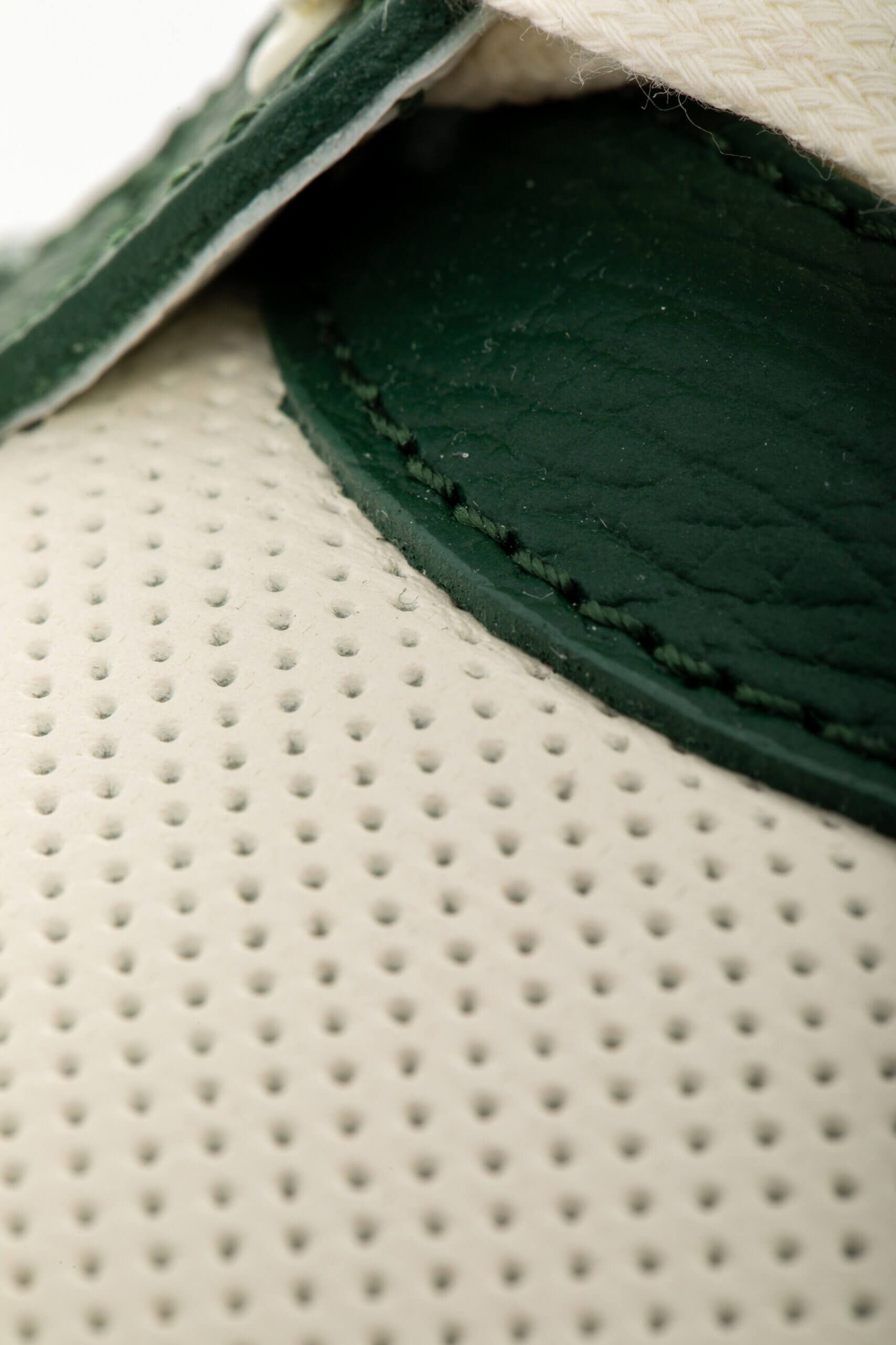 <span style="font-size: 10px;letter-spacing: .15em">BEST DEAL</span><br>            <strong>SAINT LAURENT</strong><br>            <div style="margin-top:10px;font-size:16px">SL/61 Sneakers in Smooth Leather White-Green 43.5</div><br> - Image 20