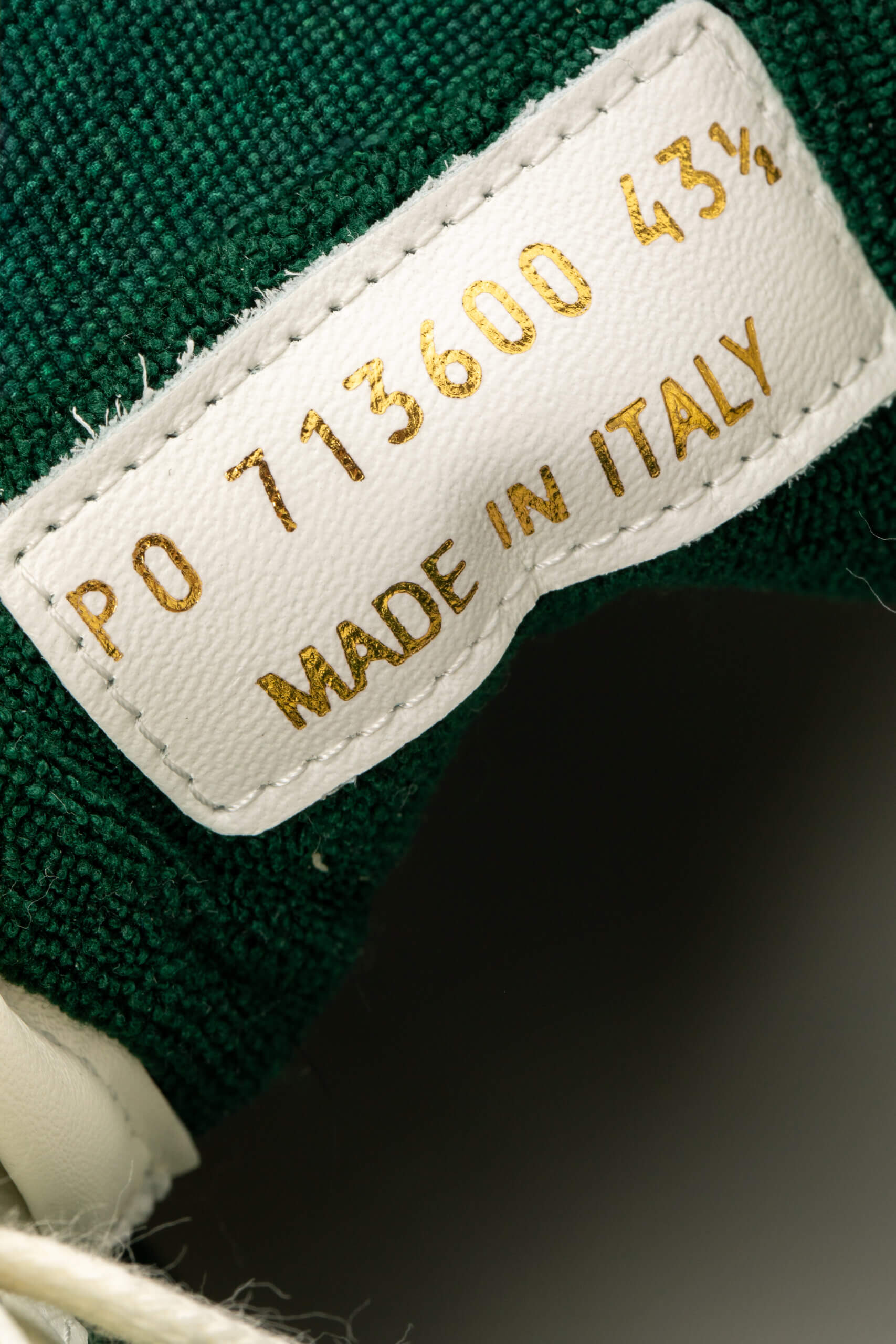 <span style="font-size: 10px;letter-spacing: .15em">BEST DEAL</span><br>            <strong>SAINT LAURENT</strong><br>            <div style="margin-top:10px;font-size:16px">SL/61 Sneakers in Smooth Leather White-Green 43.5</div><br> - Image 23