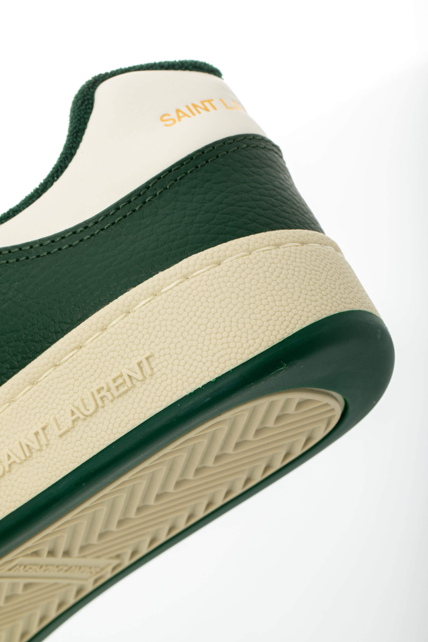 <span style="font-size: 10px;letter-spacing: .15em">BEST DEAL</span><br>            <strong>SAINT LAURENT</strong><br>            <div style="margin-top:10px;font-size:16px">SL/61 Sneakers in Smooth Leather White-Green 43.5</div><br> - Image 19