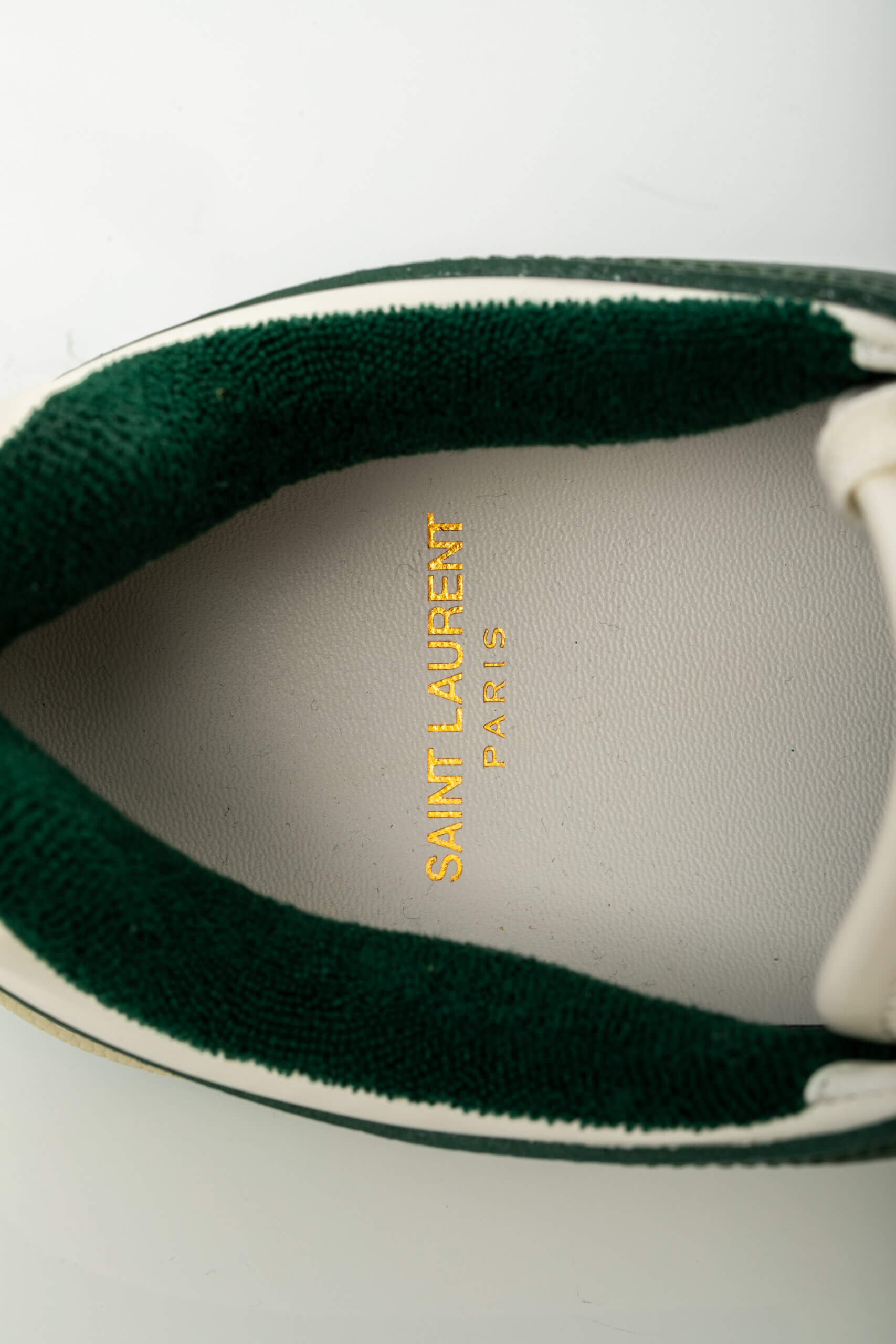 <span style="font-size: 10px;letter-spacing: .15em">BEST DEAL</span><br>            <strong>SAINT LAURENT</strong><br>            <div style="margin-top:10px;font-size:16px">SL/61 Sneakers in Smooth Leather White-Green 43.5</div><br> - Image 17