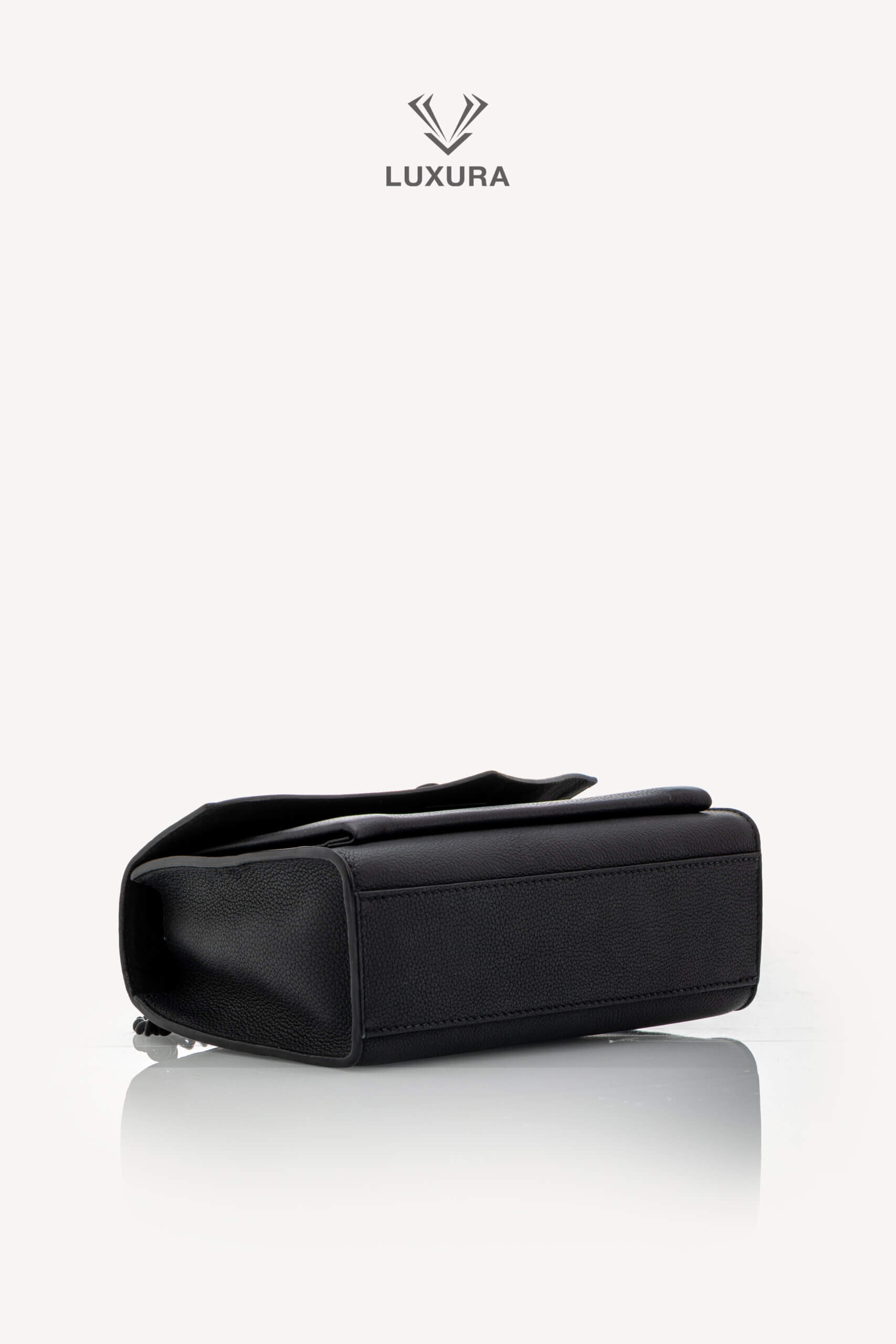 <span style="font-size: 10px;letter-spacing: .15em">HARD TO FIND</span><br>            <strong>LOUIS VUITTON</strong><br>            <div style="margin-top:10px;font-size:16px">Soft Calfskin MyLockMe Chain BB Bag Monochrome</div><br> - Image 21