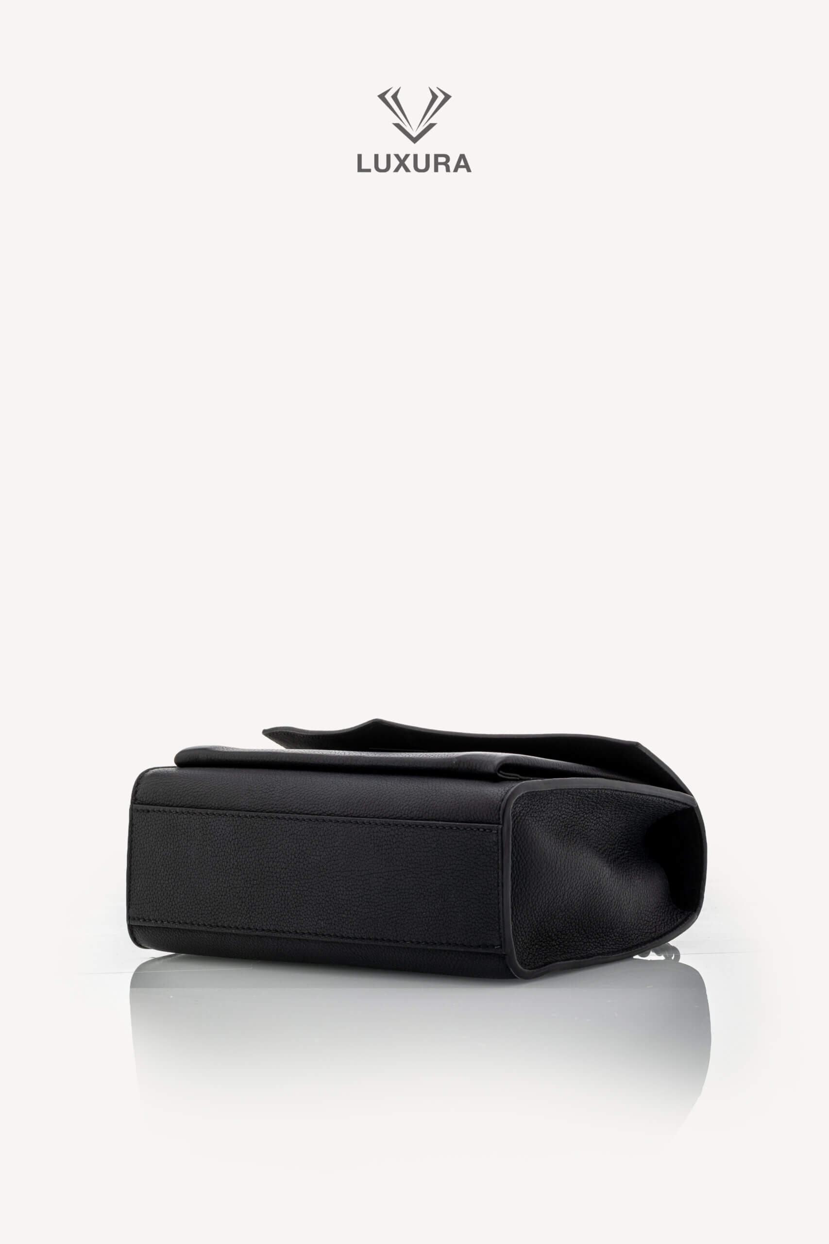 <span style="font-size: 10px;letter-spacing: .15em">HARD TO FIND</span><br>            <strong>LOUIS VUITTON</strong><br>            <div style="margin-top:10px;font-size:16px">Soft Calfskin MyLockMe Chain BB Bag Monochrome</div><br> - Image 23