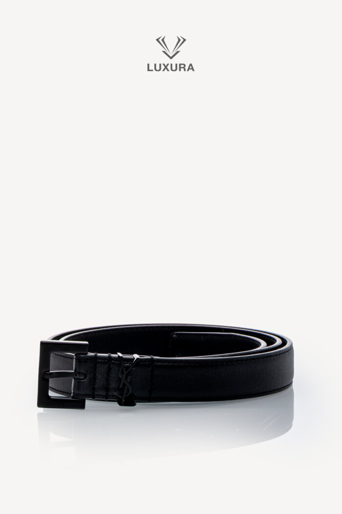 <span style="font-size: 10px;letter-spacing: .15em">IN TRENDING</span><br>            <strong>SAINT LAURENT</strong><br>            <div style="margin-top:10px;font-size:16px">Monogram Belt With Square Buckle In Smooth Leather Ultramatte Black</div><br>