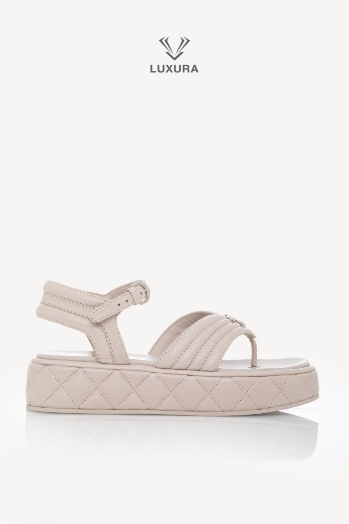 <span style="font-size: 10px;letter-spacing: .15em">HARD TO FIND</span><br>            <strong>CHANEL</strong><br>            <div style="margin-top:10px;font-size:16px">Strap Sandals Light Grey 37</div><br>