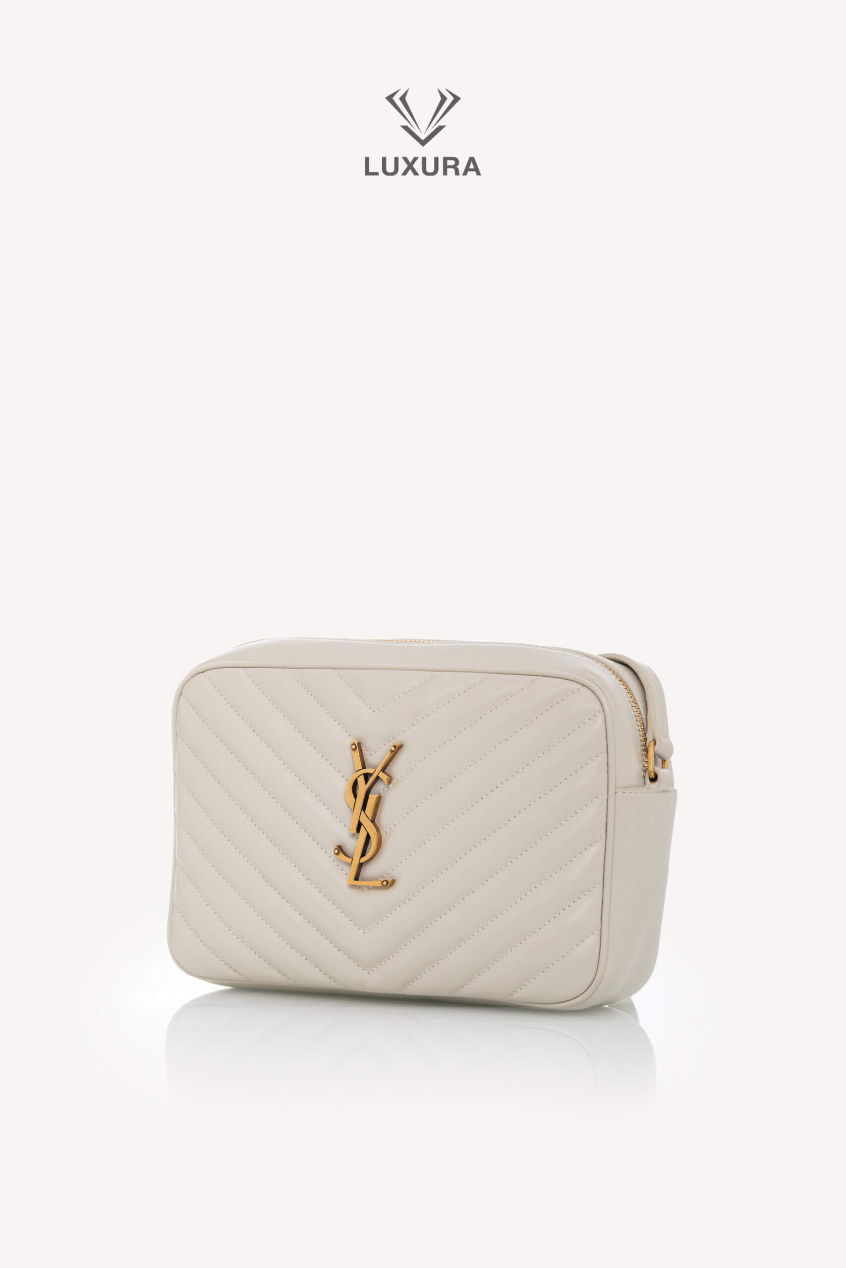 <span style="font-size: 10px;letter-spacing: .15em">HARD TO FIND</span><br>
            <strong>SAINT LAURENT</strong><br>
            <div style="margin-top:10px;font-size:16px">Lou Camera Bag In Quilted Leather White</div><br> - Image 8