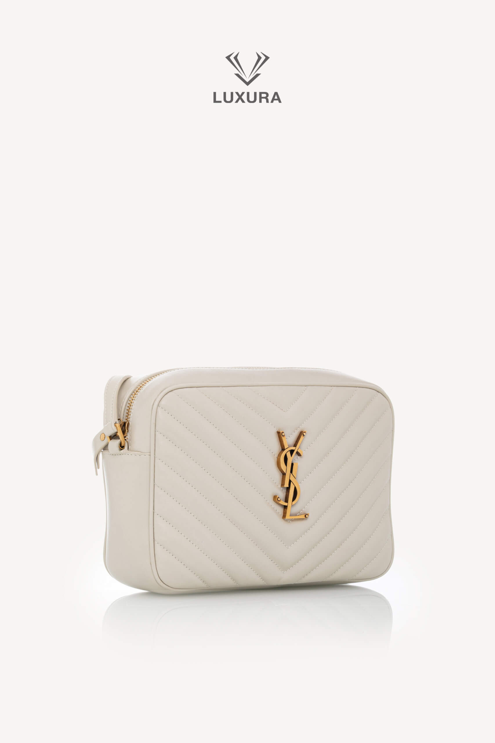 <span style="font-size: 10px;letter-spacing: .15em">HARD TO FIND</span><br>
            <strong>SAINT LAURENT</strong><br>
            <div style="margin-top:10px;font-size:16px">Lou Camera Bag In Quilted Leather White</div><br> - Image 3