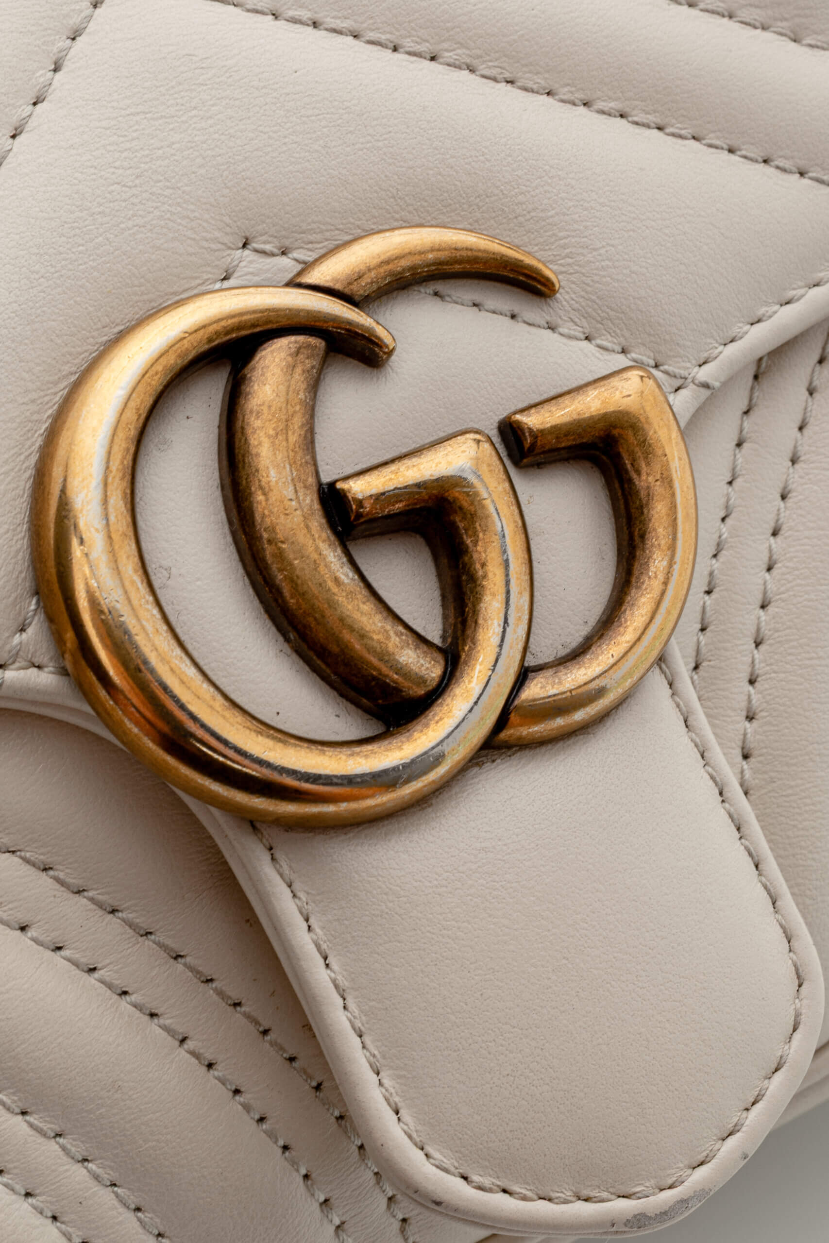 <span style="font-size: 10px;letter-spacing: .15em">BEST DEAL</span><br>            <strong>GUCCI</strong><br>            <div style="margin-top:10px;font-size:16px">Calfskin Matelasse Mini GG Marmont Shoulder Bag White</div><br> - Image 11
