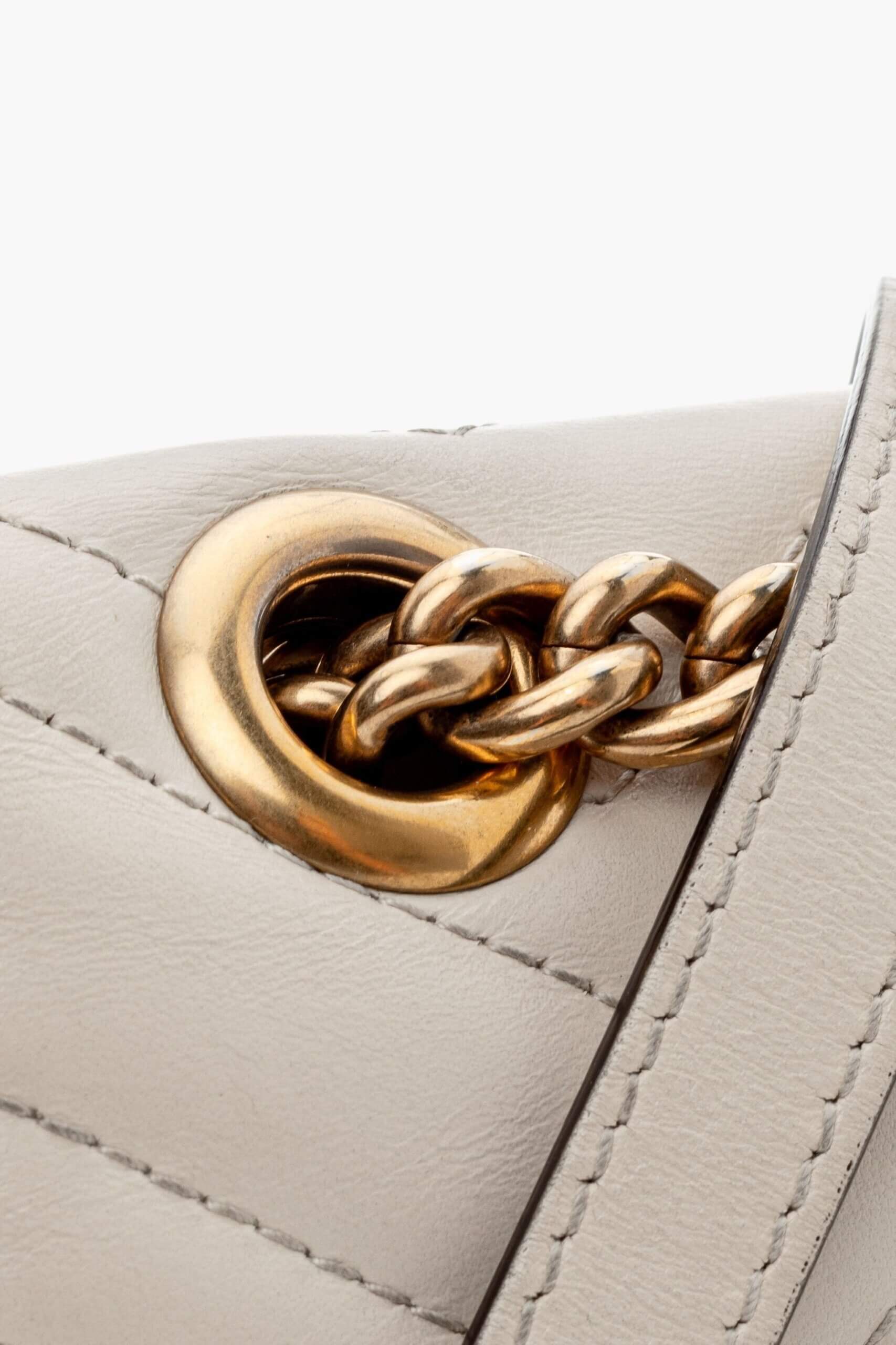 <span style="font-size: 10px;letter-spacing: .15em">BEST DEAL</span><br>            <strong>GUCCI</strong><br>            <div style="margin-top:10px;font-size:16px">Calfskin Matelasse Mini GG Marmont Shoulder Bag White</div><br> - Image 16