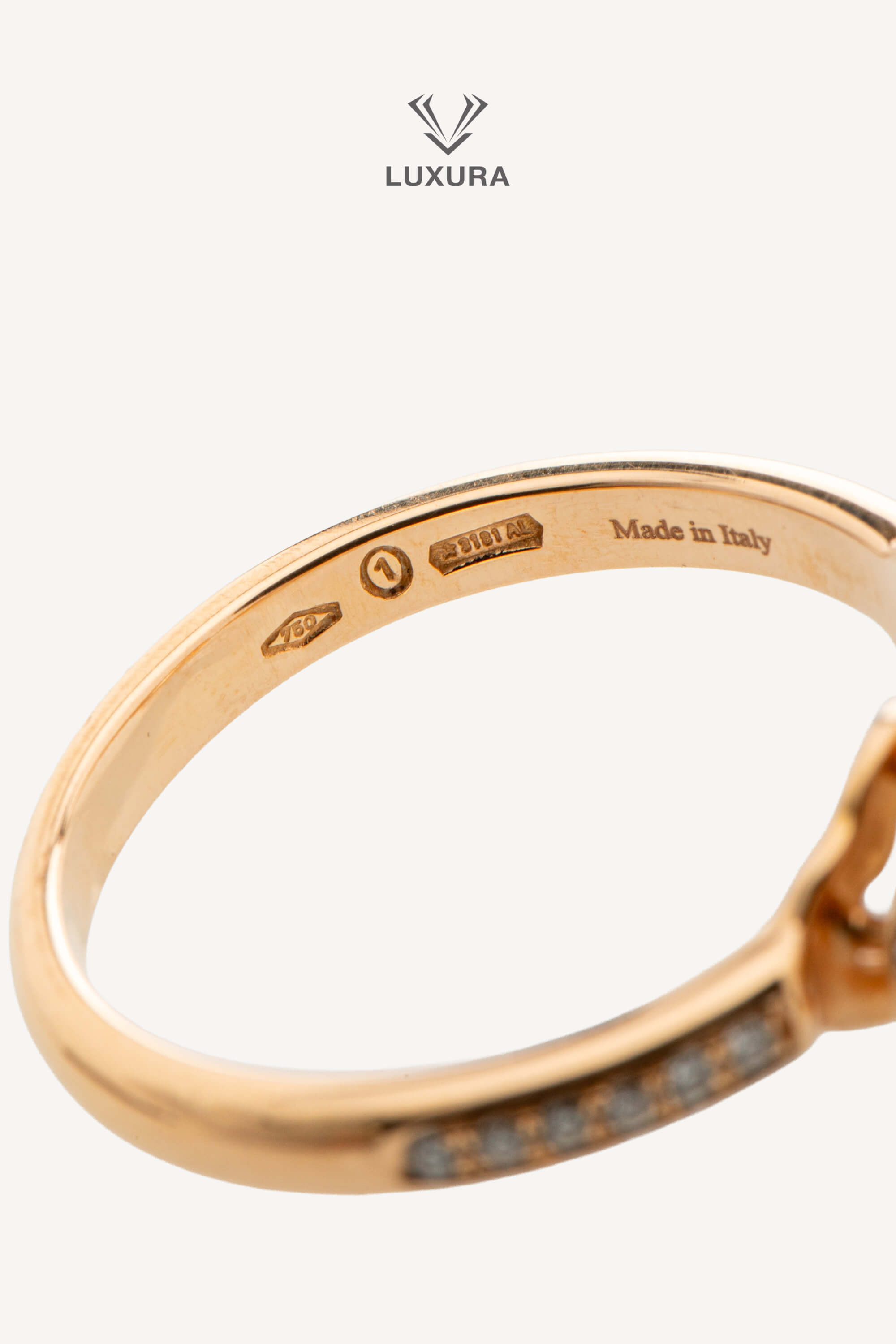 <span style="font-size: 10px; color: rgb(101, 101, 101);letter-spacing: .15em;">BEST DEAL</span><br><strong> DAMIANI </strong><br><div style="margin-top:10px; font-size:16px;"> Minou Ring with Pear-Shaped Diamond 0.82 ct 50 </div><br> - Image 14