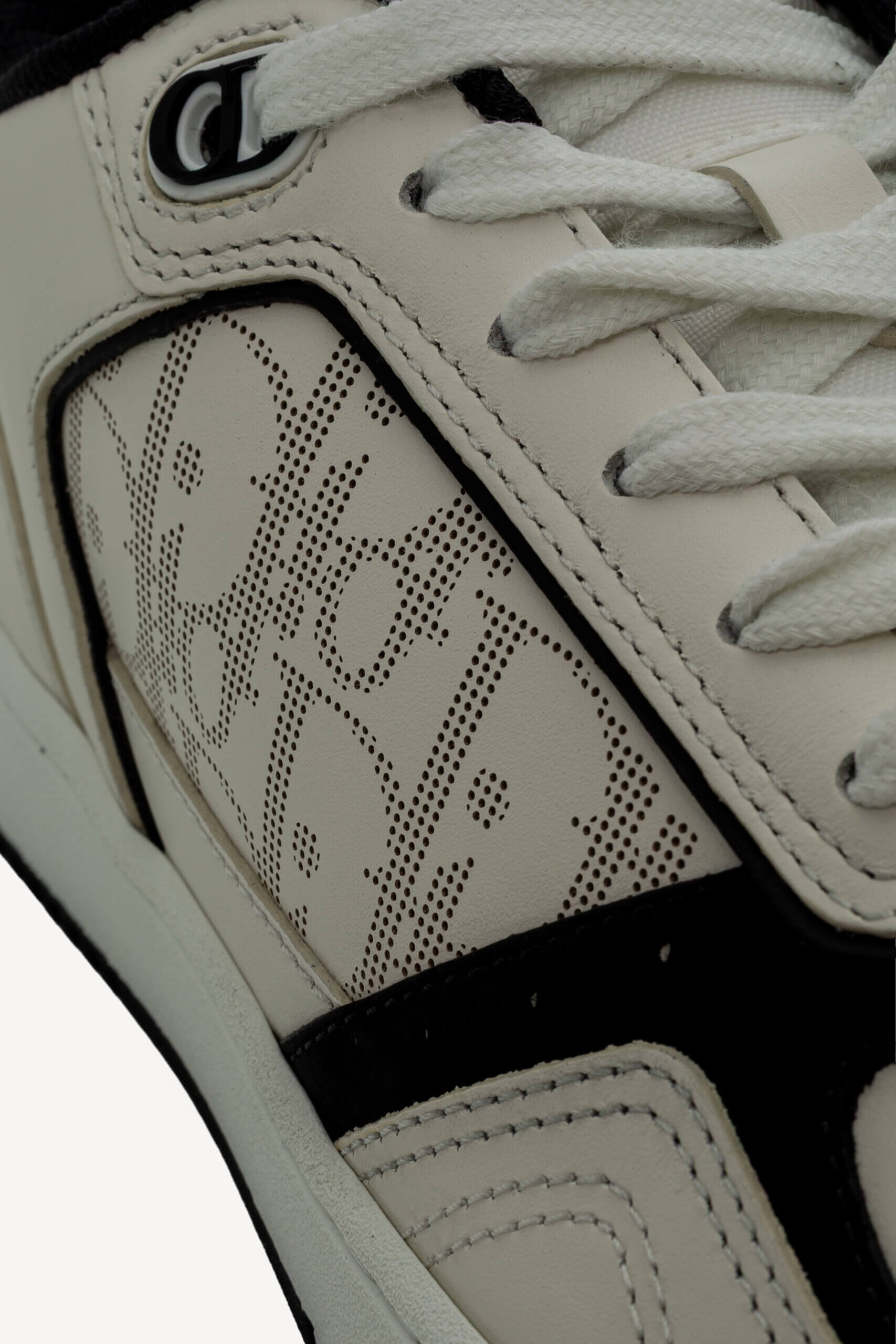 <span style="font-size: 10px;letter-spacing: .15em">NEW COLLECTION</span><br>            <strong>DIOR</strong><br>            <div style="margin-top:10px;font-size:16px">B27 Uptown Low-Top Sneaker White Black with White Dior Oblique Galaxy Leather 41 </div><br> - Image 11