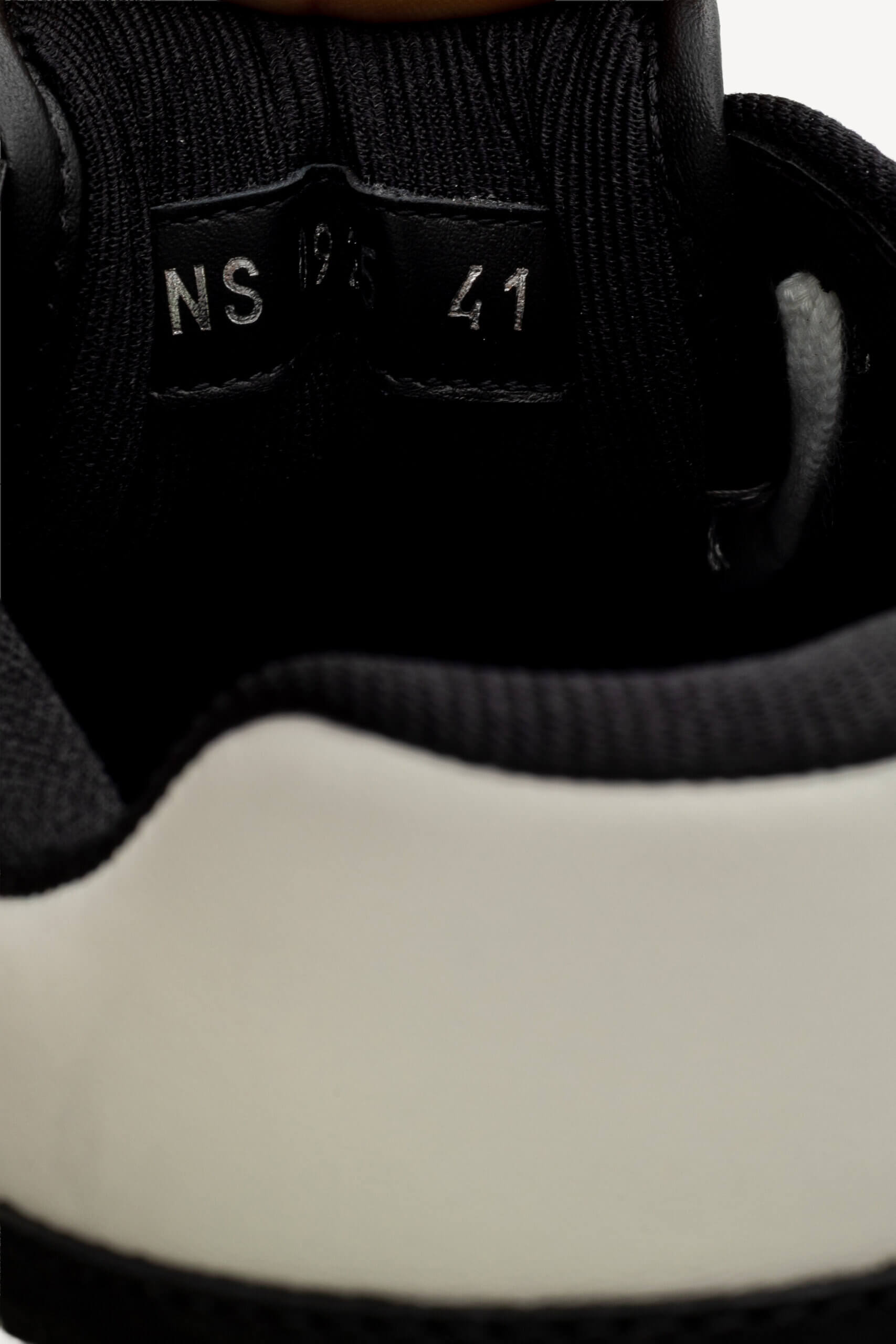 <span style="font-size: 10px;letter-spacing: .15em">NEW COLLECTION</span><br>            <strong>DIOR</strong><br>            <div style="margin-top:10px;font-size:16px">B27 Uptown Low-Top Sneaker White Black with White Dior Oblique Galaxy Leather 41 </div><br> - Image 15