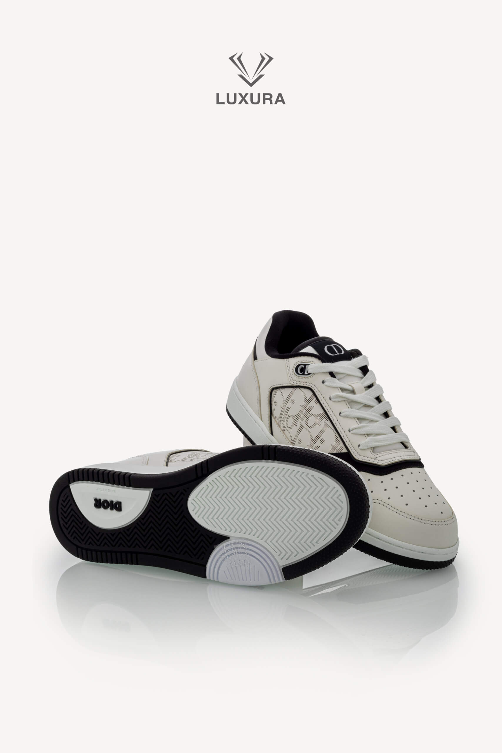 <span style="font-size: 10px;letter-spacing: .15em">NEW COLLECTION</span><br>            <strong>DIOR</strong><br>            <div style="margin-top:10px;font-size:16px">B27 Uptown Low-Top Sneaker White Black with White Dior Oblique Galaxy Leather 42 </div><br> - Image 20