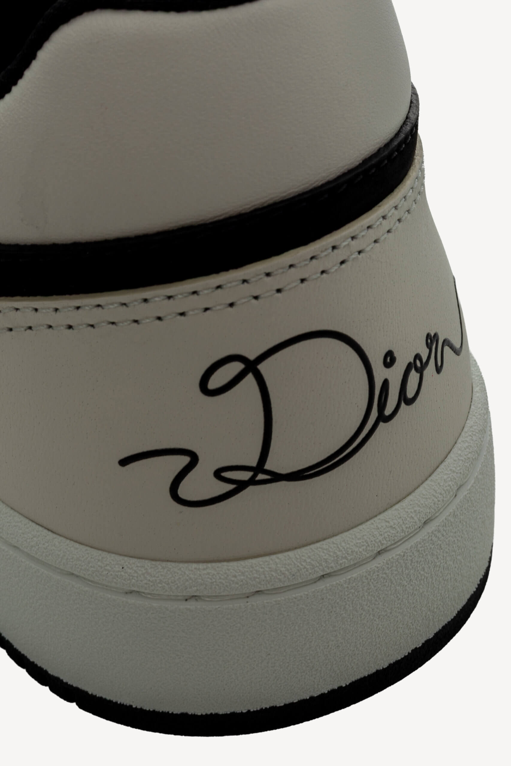 <span style="font-size: 10px;letter-spacing: .15em">NEW COLLECTION</span><br>            <strong>DIOR</strong><br>            <div style="margin-top:10px;font-size:16px">B27 Uptown Low-Top Sneaker White Black with White Dior Oblique Galaxy Leather 42 </div><br> - Image 15