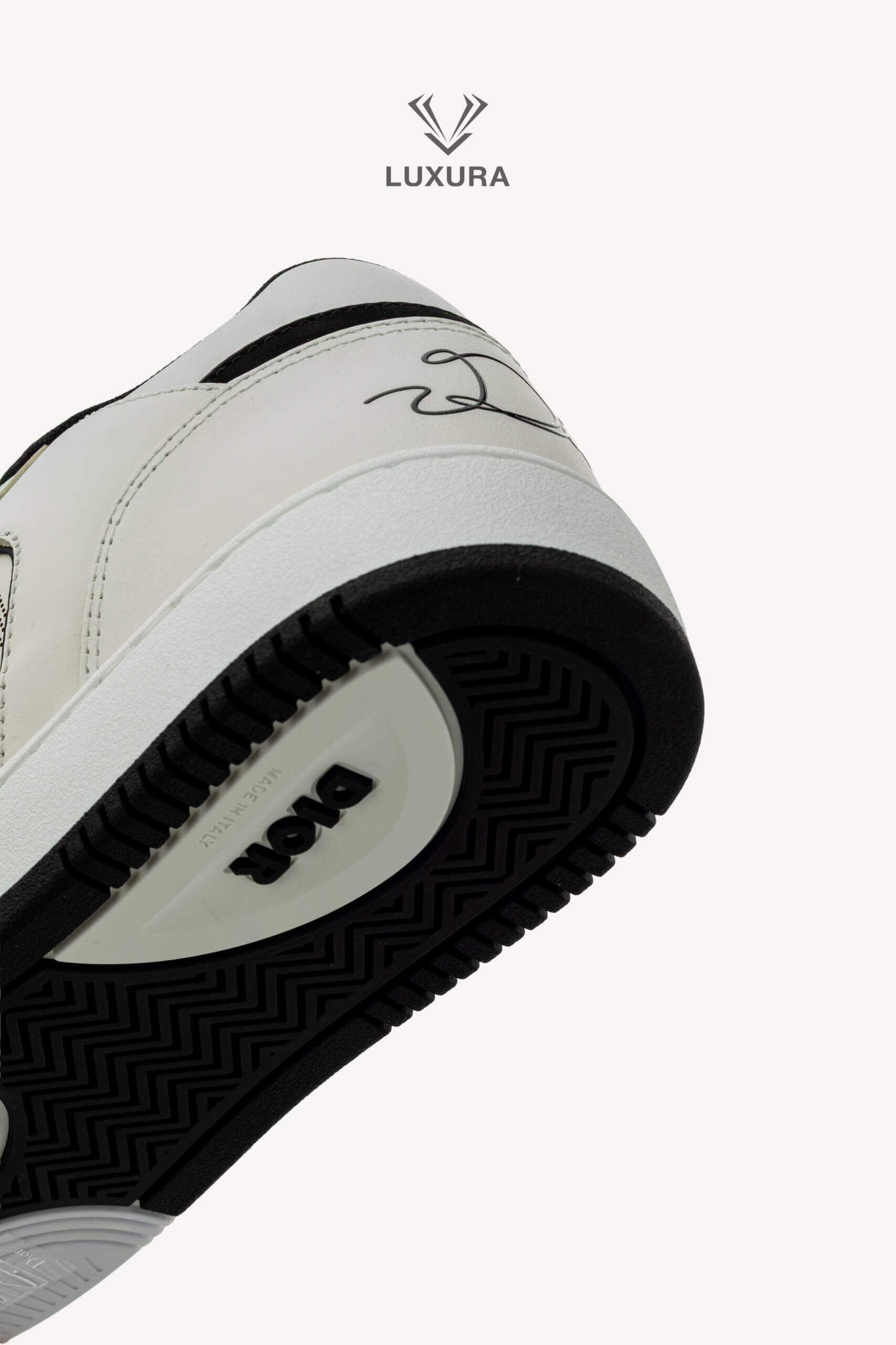 <span style="font-size: 10px;letter-spacing: .15em">NEW COLLECTION</span><br>            <strong>DIOR</strong><br>            <div style="margin-top:10px;font-size:16px">B27 Uptown Low-Top Sneaker White Black with White Dior Oblique Galaxy Leather 42 </div><br> - Image 17