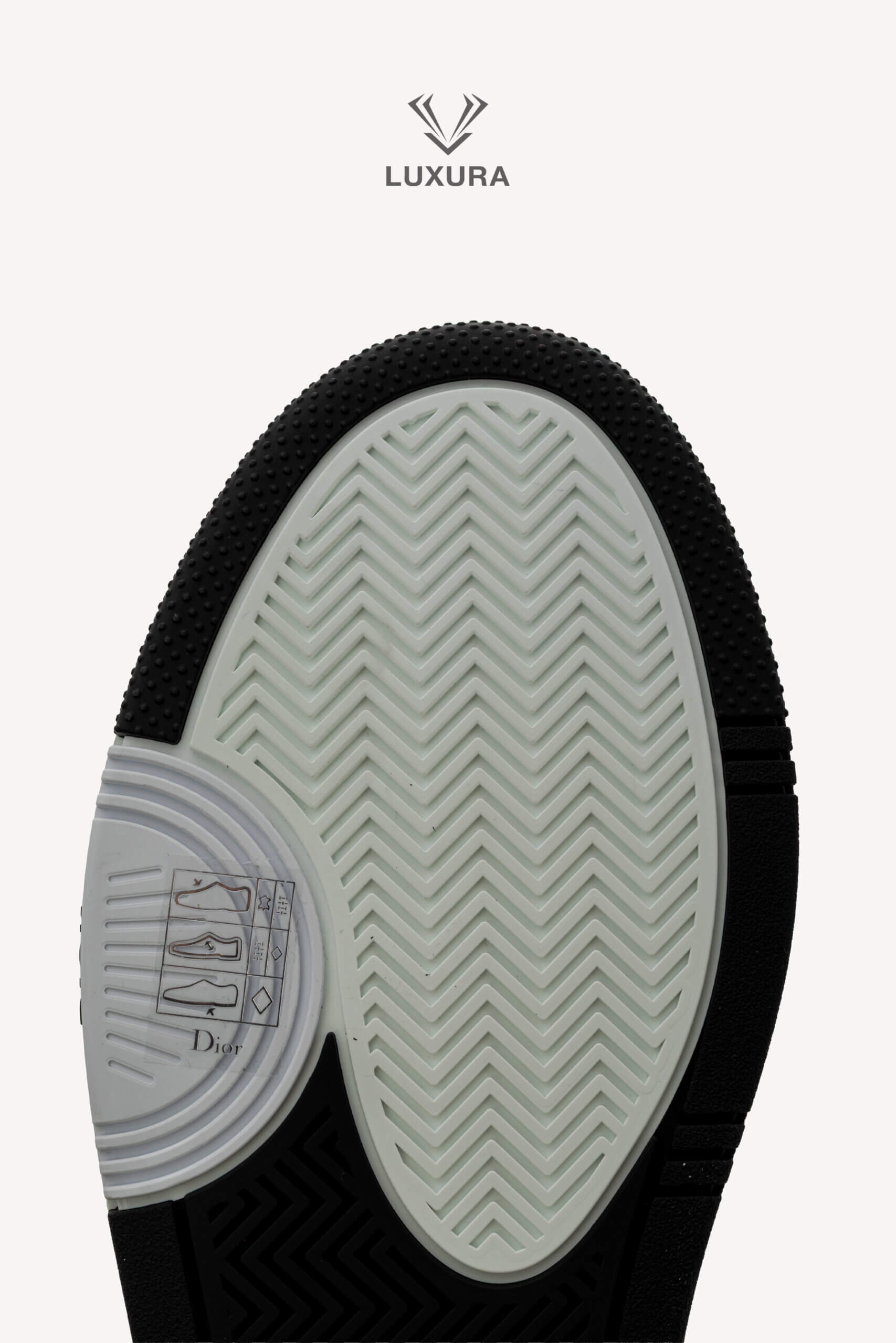 <span style="font-size: 10px;letter-spacing: .15em">NEW COLLECTION</span><br>            <strong>DIOR</strong><br>            <div style="margin-top:10px;font-size:16px">B27 Uptown Low-Top Sneaker White Black with White Dior Oblique Galaxy Leather 42 </div><br> - Image 19