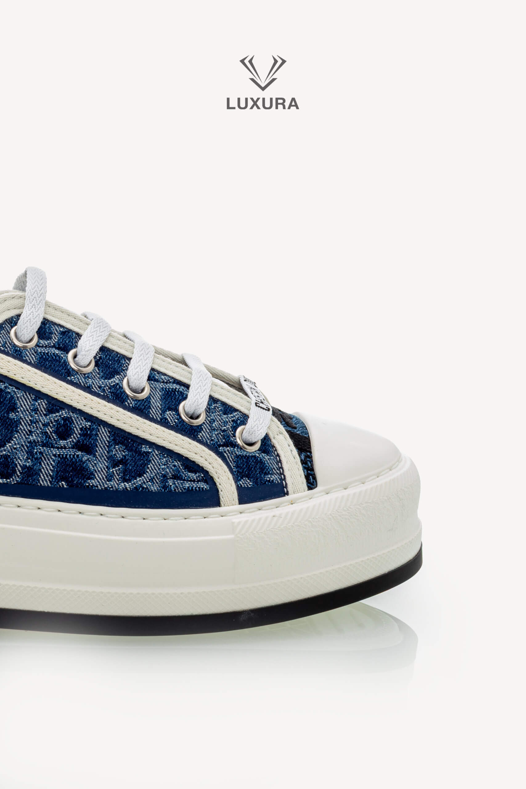 <span style="font-size: 10px;letter-spacing: .15em">NEW COLLECTION</span><br>            <strong>DIOR</strong><br>            <div style="margin-top:10px;font-size:16px">Walk n Dior Platform Sneaker Blue Effect Cotton Denim Embroidered with Dior Oblique Motif 37.5 </div><br> - Image 9