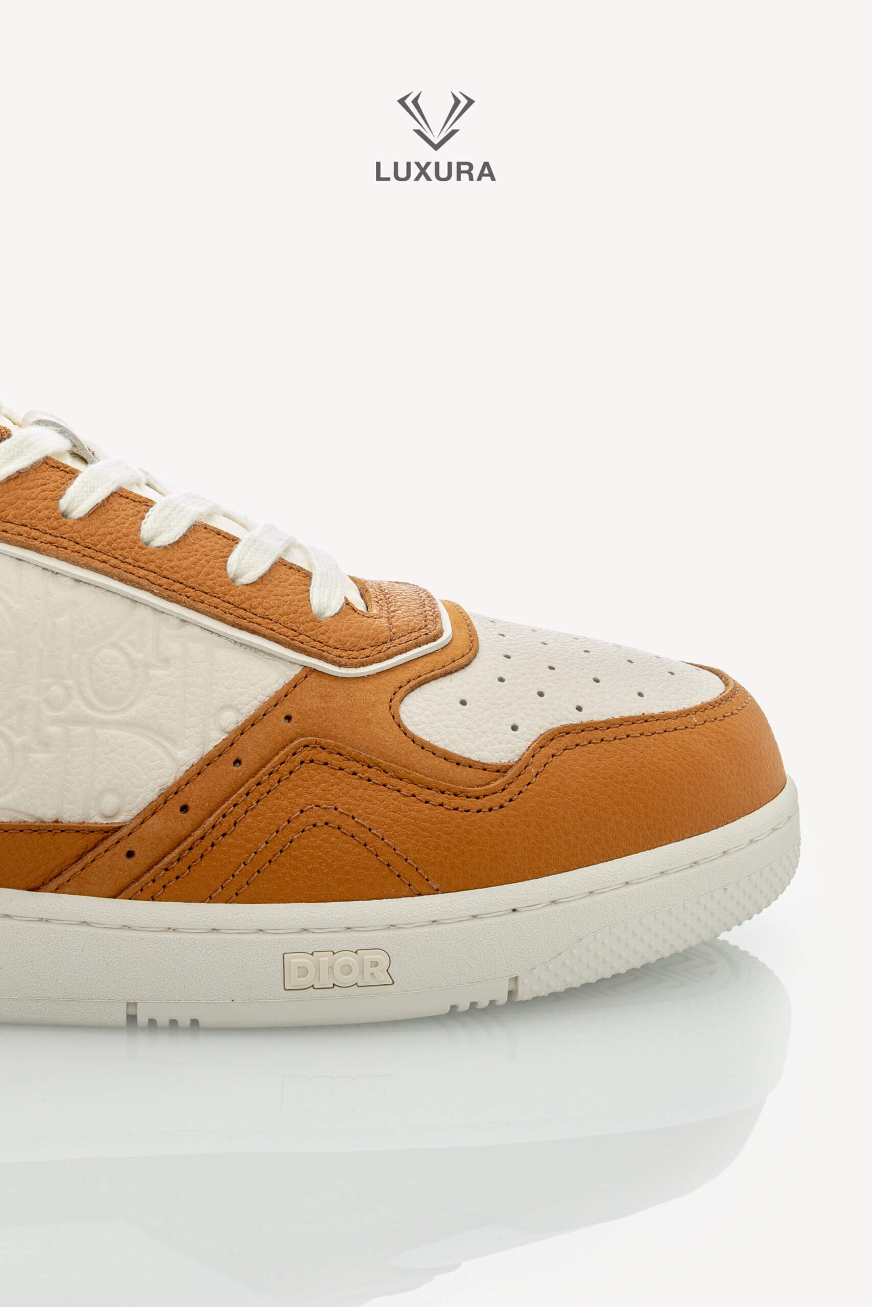 <span style="font-size: 10px;letter-spacing: .15em">NEW COLLECTION</span><br>            <strong>DIOR</strong><br>            <div style="margin-top:10px;font-size:16px">B27 Uptown Low-Top Sneaker Cognac and White with White Dior Gravity Leather 44 </div><br> - Image 9
