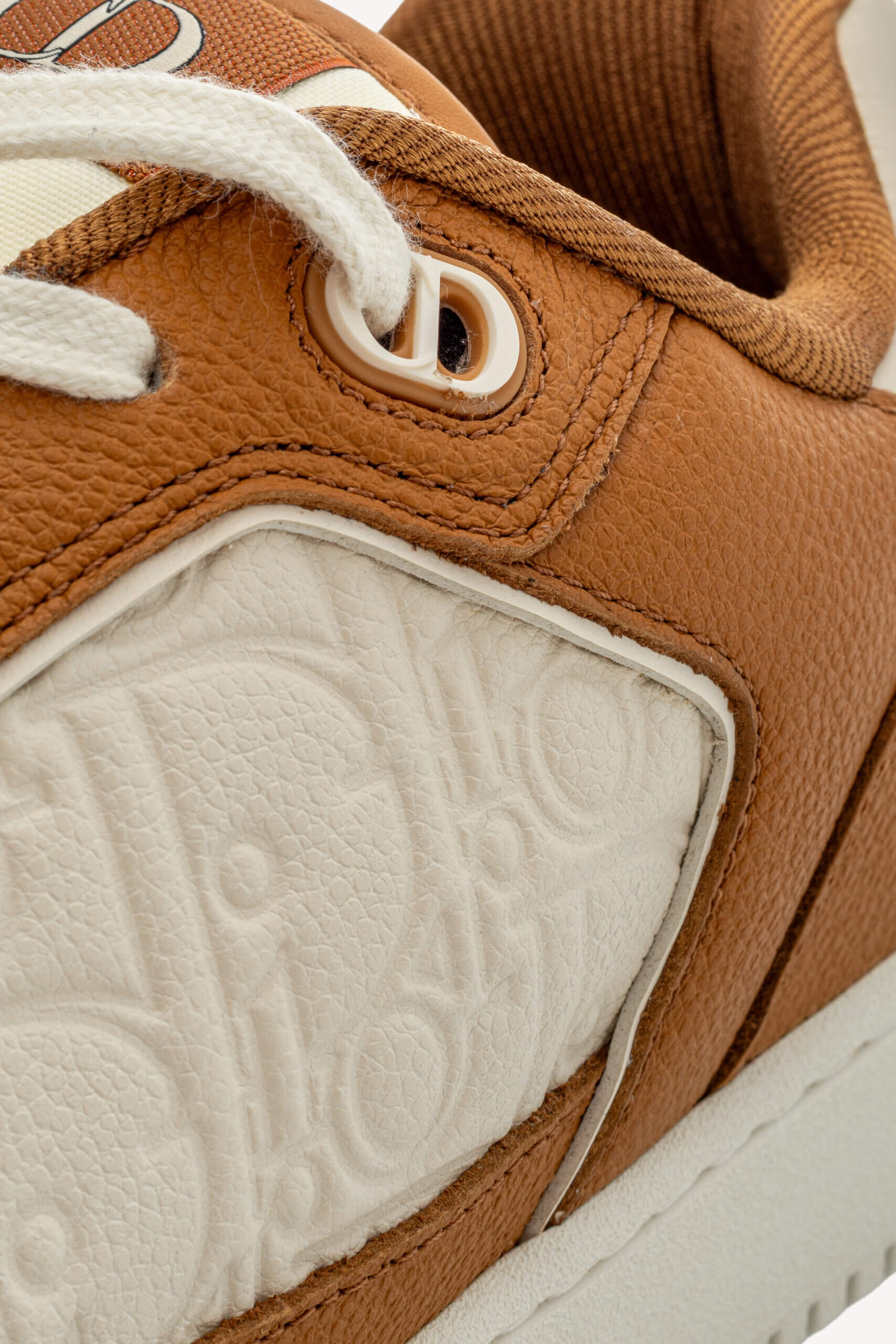 <span style="font-size: 10px;letter-spacing: .15em">NEW COLLECTION</span><br>            <strong>DIOR</strong><br>            <div style="margin-top:10px;font-size:16px">B27 Uptown Low-Top Sneaker Cognac and White with White Dior Gravity Leather 44 </div><br> - Image 14