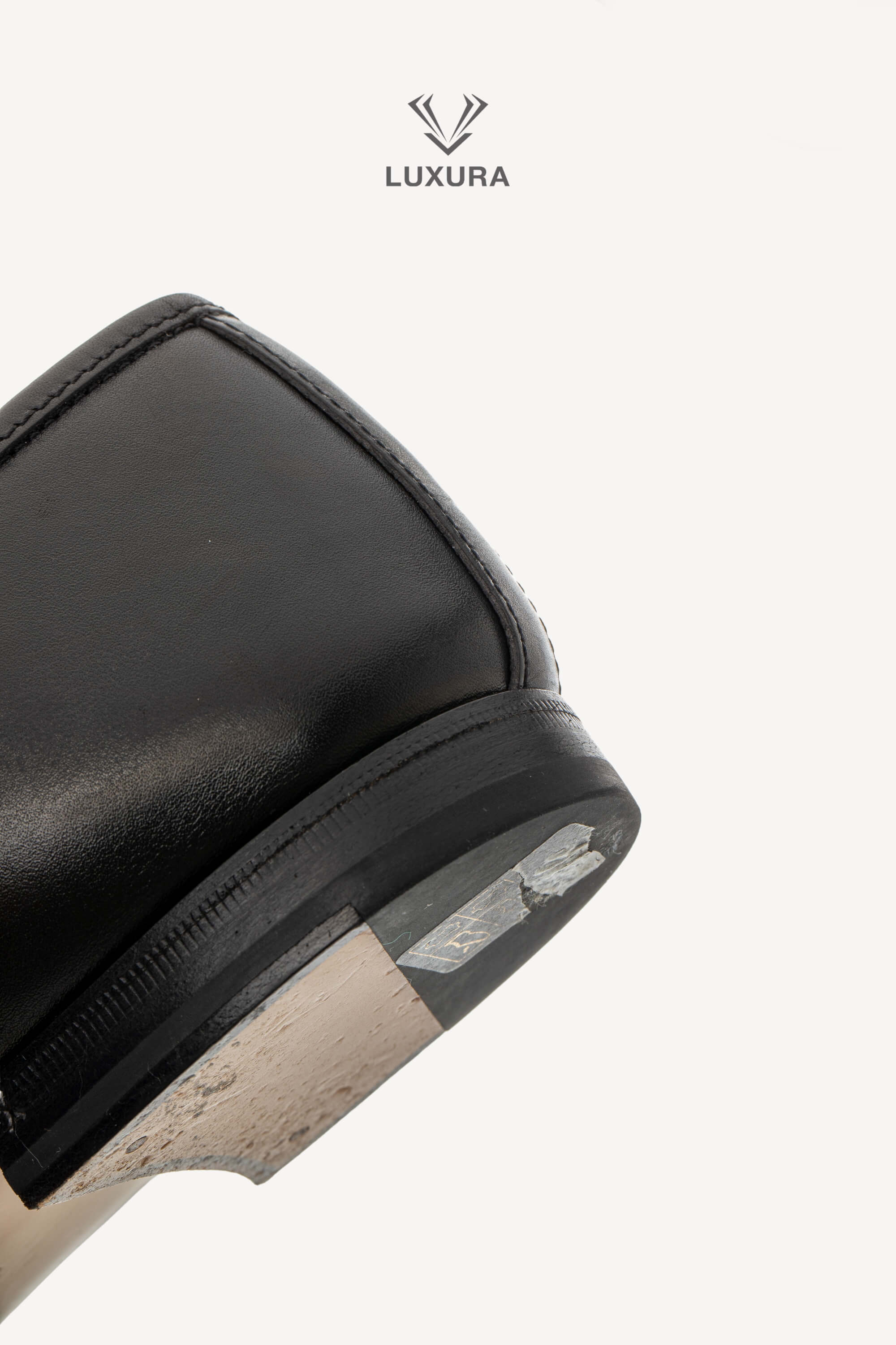 <span style="font-size: 10px;letter-spacing: .15em">BEST DEAL</span><br> <strong>GUCCI</strong><br> <div style="margin-top:10px;font-size:16px">Calfskin Jordaan Loafers Black 40.5</div><br> - Image 3