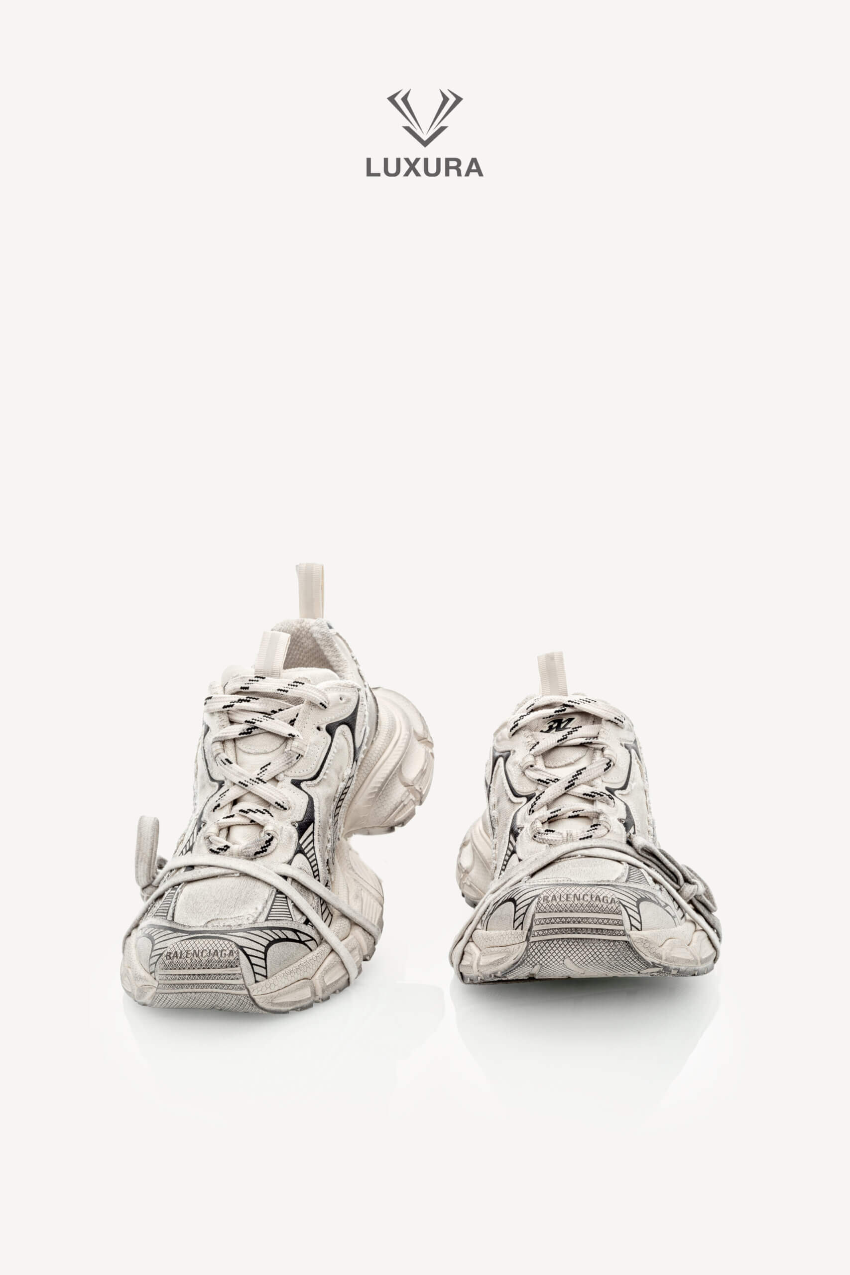 <span style="font-size: 10px;letter-spacing: .15em">IN TRENDING</span><br>            <strong>BALENCIAGA</strong><br>            <div style="margin-top:10px;font-size:16px">3XL Worn Out Light Grey Sneaker 43 </div><br> - Image 4