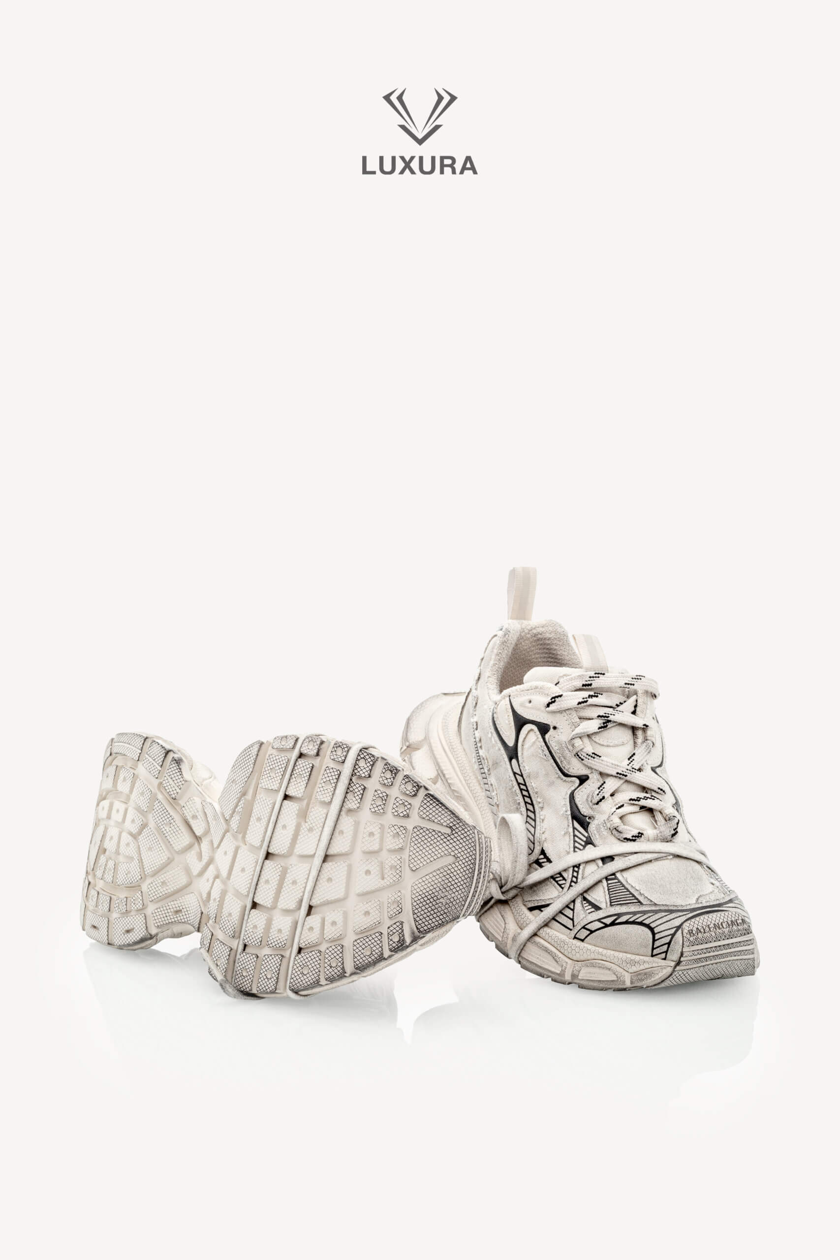 <span style="font-size: 10px;letter-spacing: .15em">IN TRENDING</span><br>            <strong>BALENCIAGA</strong><br>            <div style="margin-top:10px;font-size:16px">3XL Worn Out Light Grey Sneaker 43 </div><br> - Image 21
