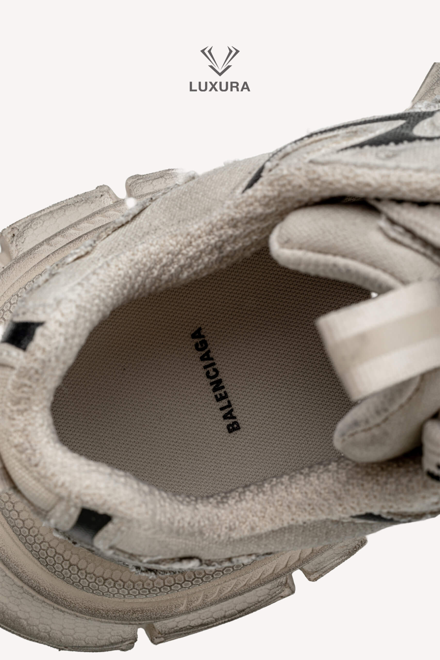 <span style="font-size: 10px;letter-spacing: .15em">IN TRENDING</span><br>            <strong>BALENCIAGA</strong><br>            <div style="margin-top:10px;font-size:16px">3XL Worn Out Light Grey Sneaker 43 </div><br> - Image 18