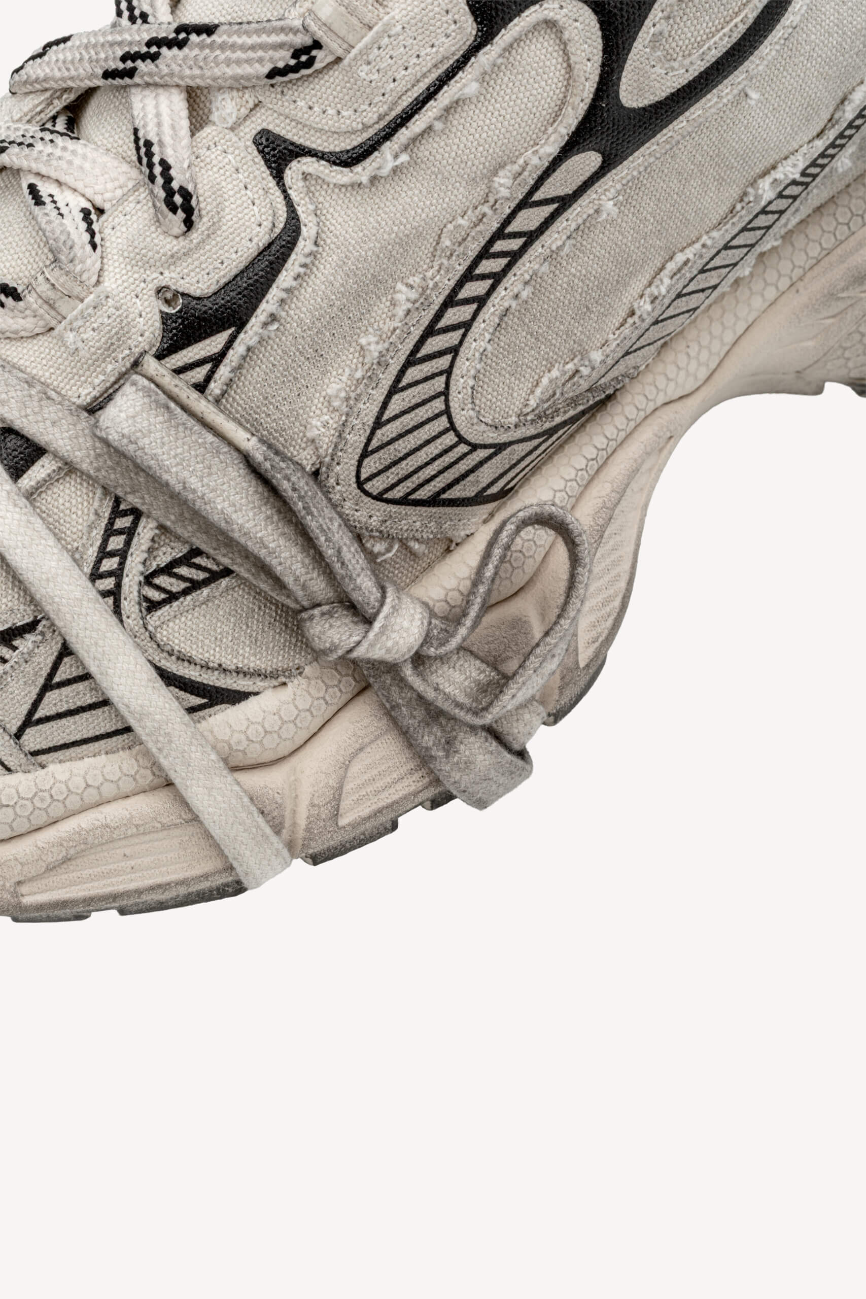 <span style="font-size: 10px;letter-spacing: .15em">IN TRENDING</span><br>            <strong>BALENCIAGA</strong><br>            <div style="margin-top:10px;font-size:16px">3XL Worn Out Light Grey Sneaker 43 </div><br> - Image 15