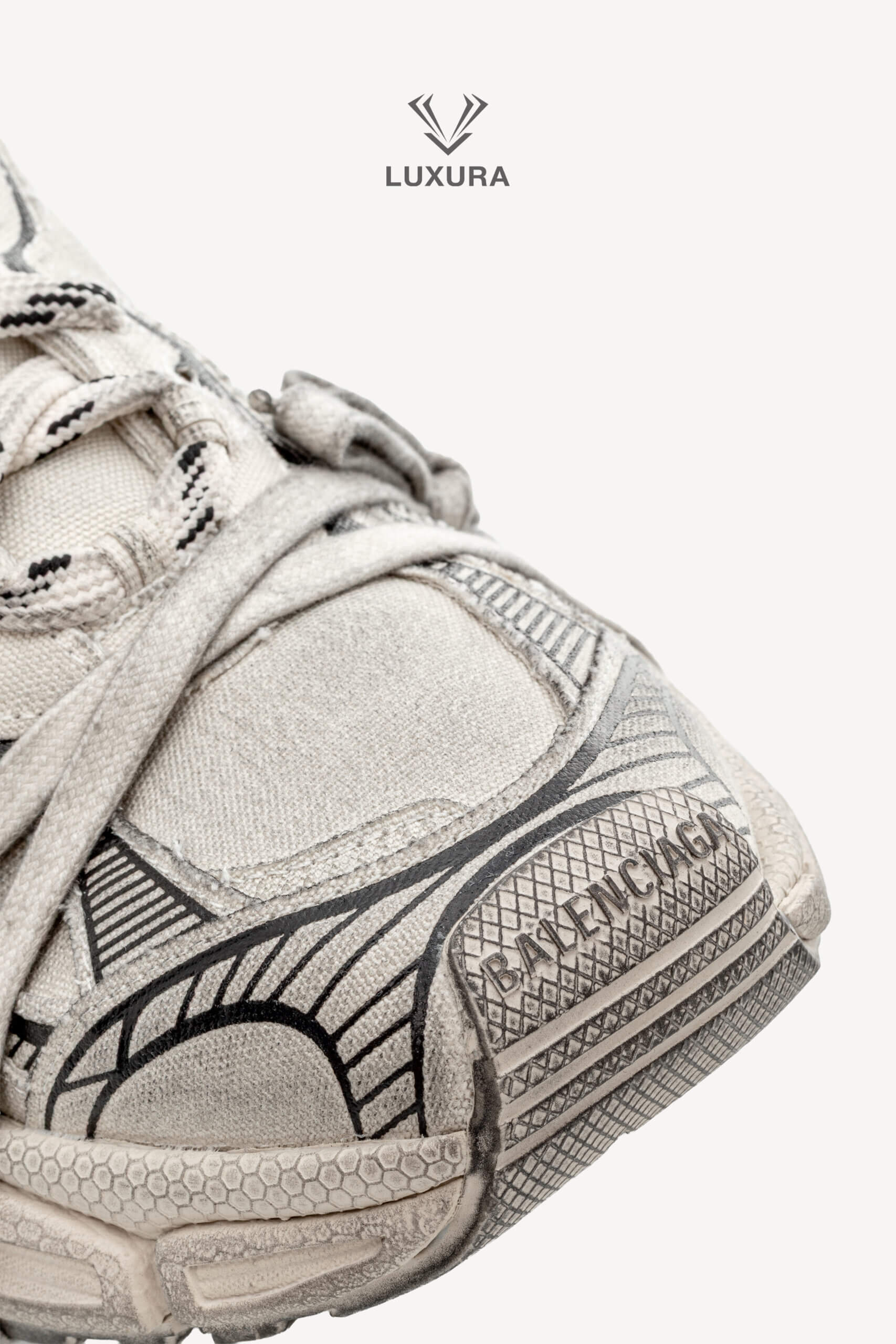 <span style="font-size: 10px;letter-spacing: .15em">IN TRENDING</span><br>            <strong>BALENCIAGA</strong><br>            <div style="margin-top:10px;font-size:16px">3XL Worn Out Light Grey Sneaker 43 </div><br> - Image 11