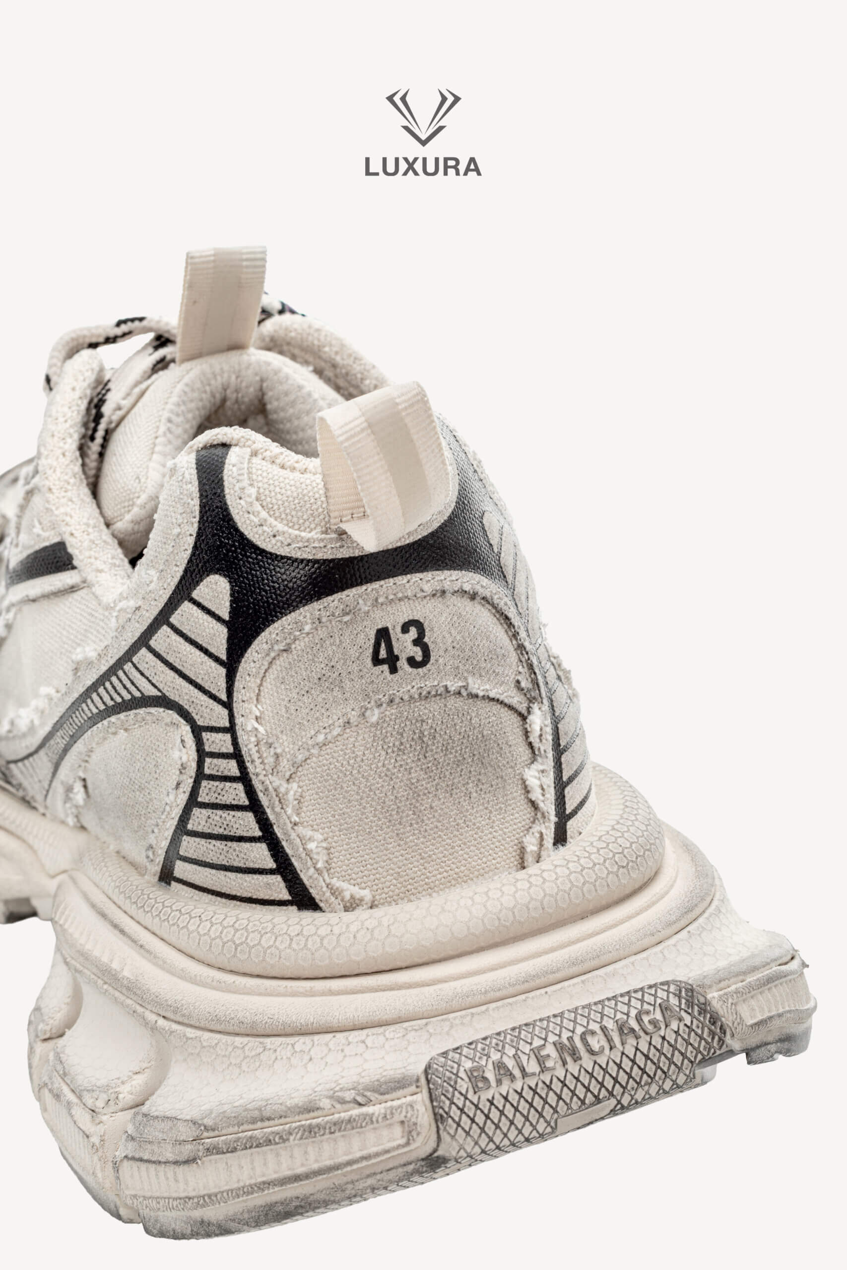 <span style="font-size: 10px;letter-spacing: .15em">IN TRENDING</span><br>            <strong>BALENCIAGA</strong><br>            <div style="margin-top:10px;font-size:16px">3XL Worn Out Light Grey Sneaker 43 </div><br> - Image 12