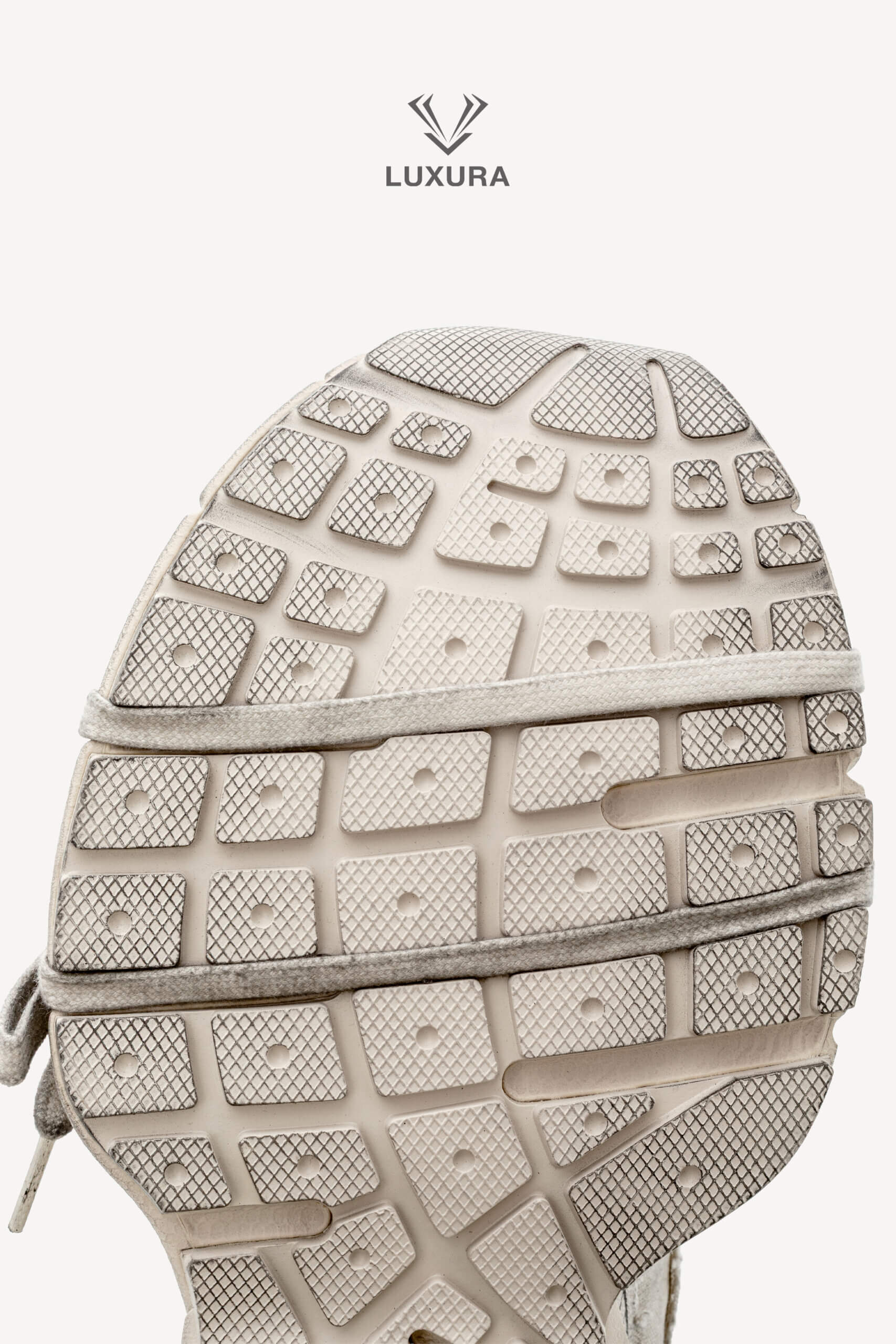 <span style="font-size: 10px;letter-spacing: .15em">IN TRENDING</span><br>            <strong>BALENCIAGA</strong><br>            <div style="margin-top:10px;font-size:16px">3XL Worn Out Light Grey Sneaker 43 </div><br> - Image 20