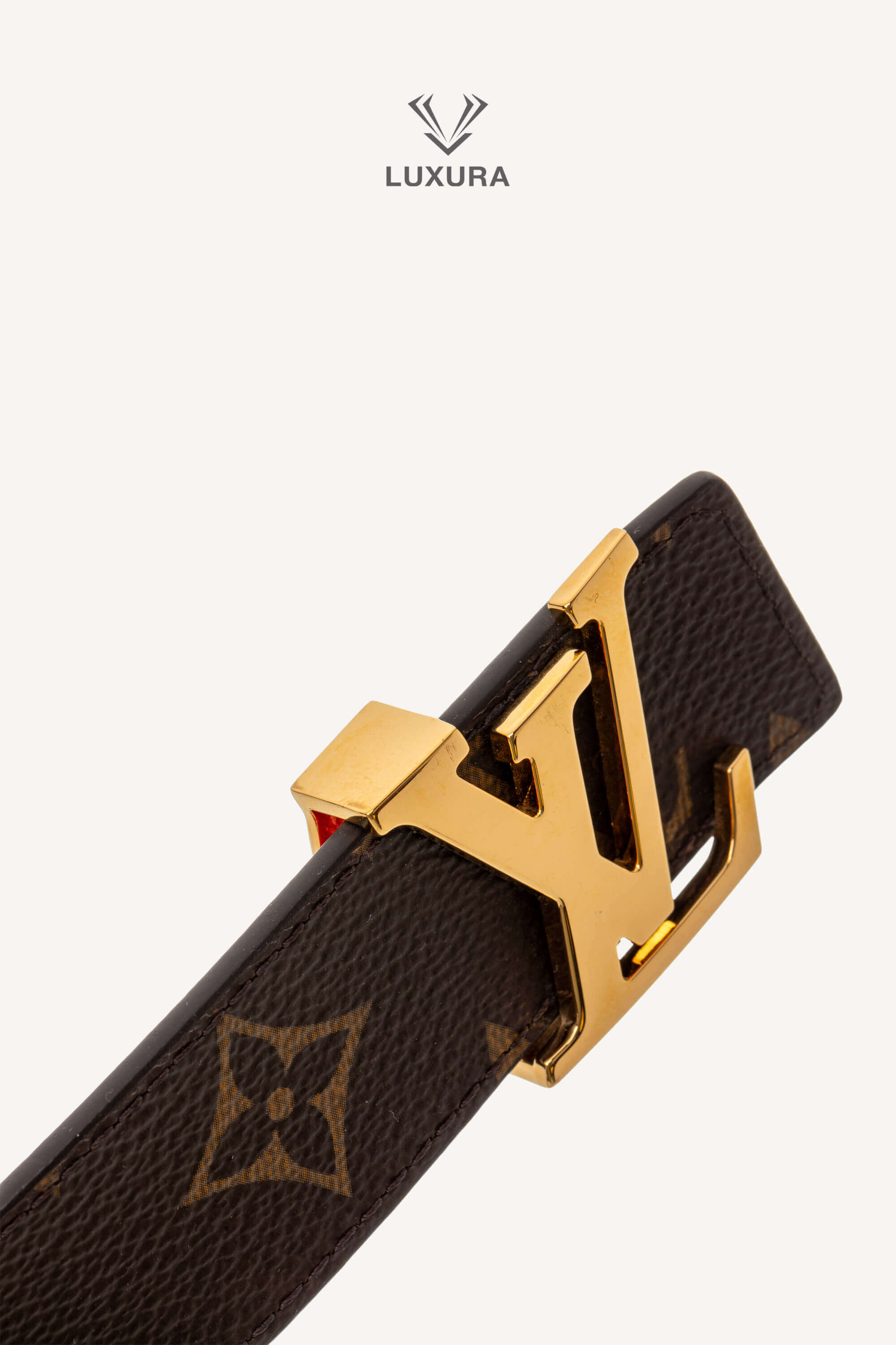 <span style="font-size: 10px;letter-spacing: .15em">HARD TO FIND</span><br> <strong>LOUIS VUITTON</strong><br> <div style="margin-top:10px;font-size:16px">LV Initiales 30mm Reversible Belt Red Monogram Canvas M0322W 80</div><br> - Image 7