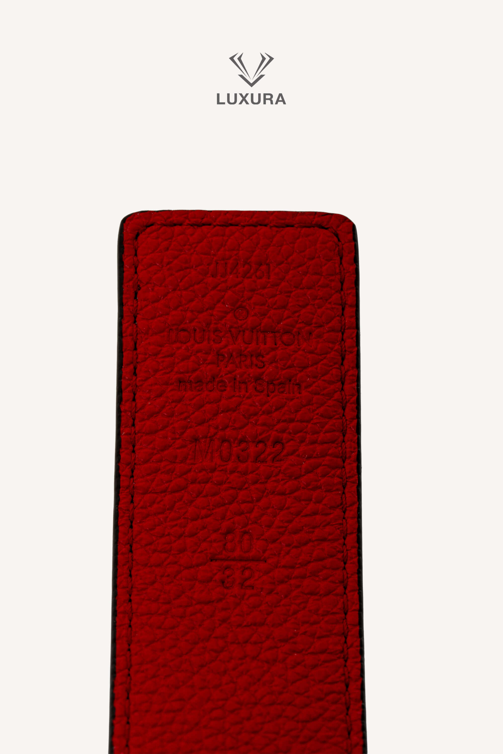 <span style="font-size: 10px;letter-spacing: .15em">HARD TO FIND</span><br> <strong>LOUIS VUITTON</strong><br> <div style="margin-top:10px;font-size:16px">LV Initiales 30mm Reversible Belt Red Monogram Canvas M0322W 80</div><br> - Image 9