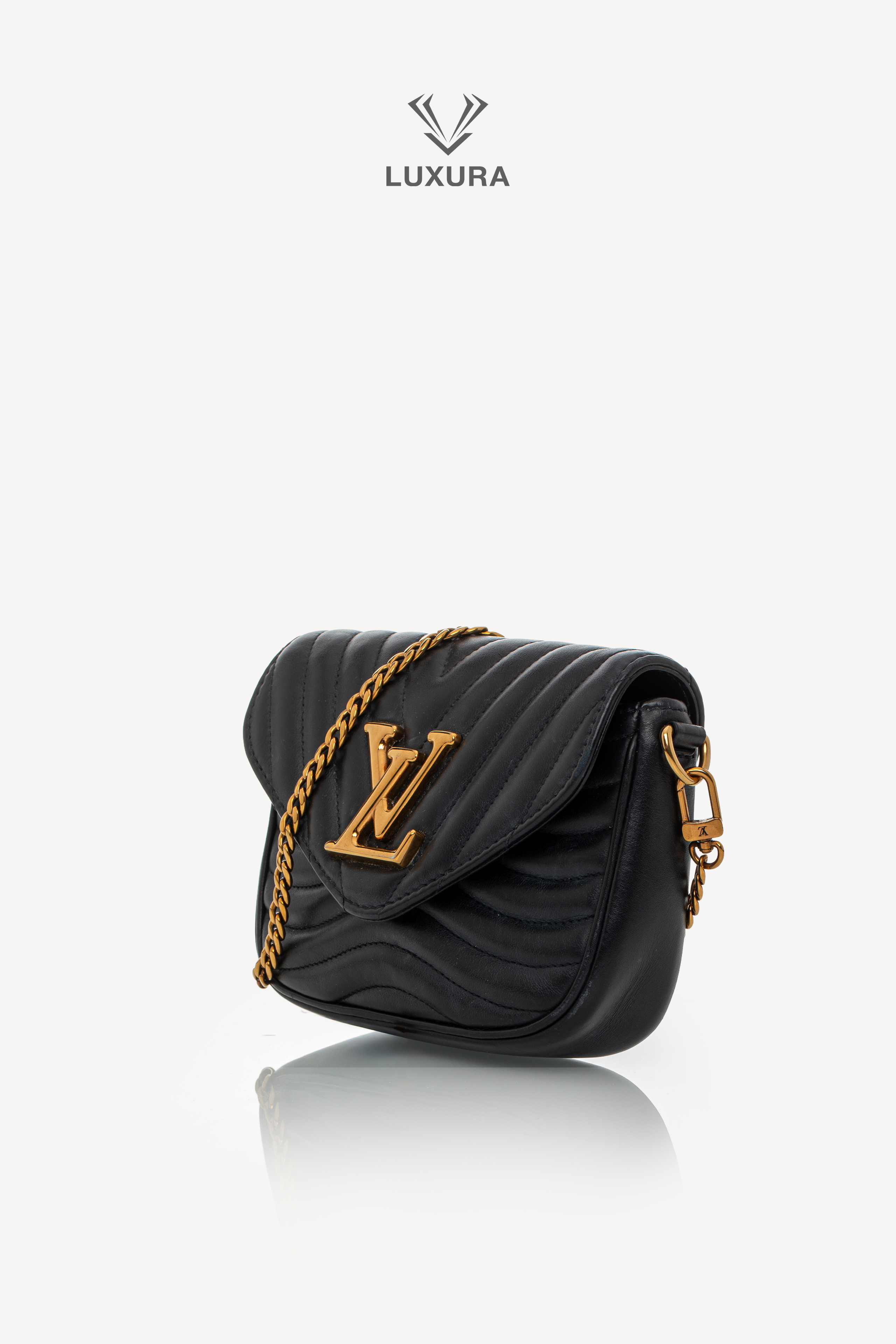 <span style="font-size: 10px;letter-spacing: .15em">HARD TO FIND</span><br>            <strong>LOUIS VUITTON</strong><br>            <div style="margin-top:10px;font-size:16px">Calfskin New Wave Multipochete Black</div><br> - Image 9