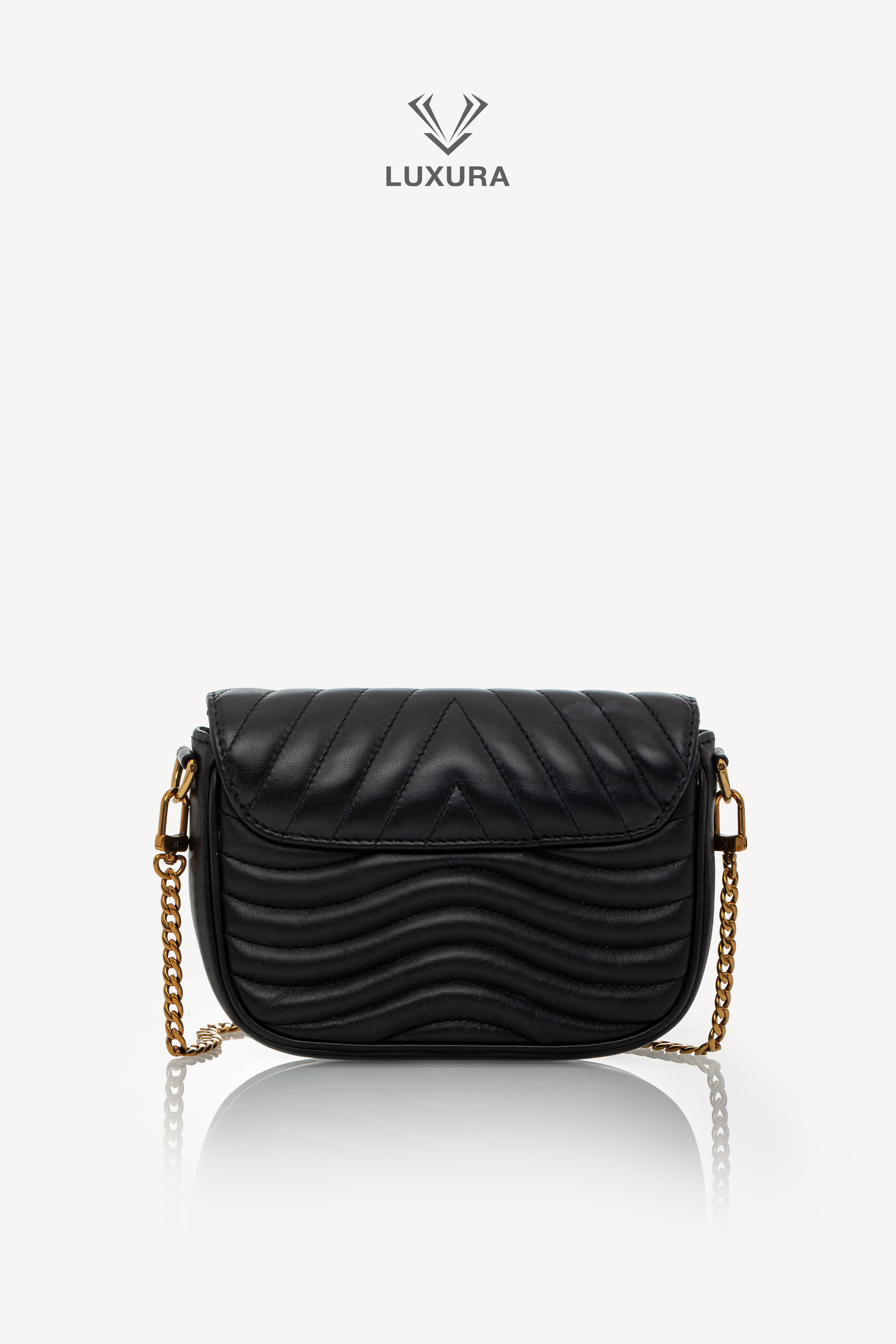 <span style="font-size: 10px;letter-spacing: .15em">HARD TO FIND</span><br>            <strong>LOUIS VUITTON</strong><br>            <div style="margin-top:10px;font-size:16px">Calfskin New Wave Multipochete Black</div><br> - Image 8